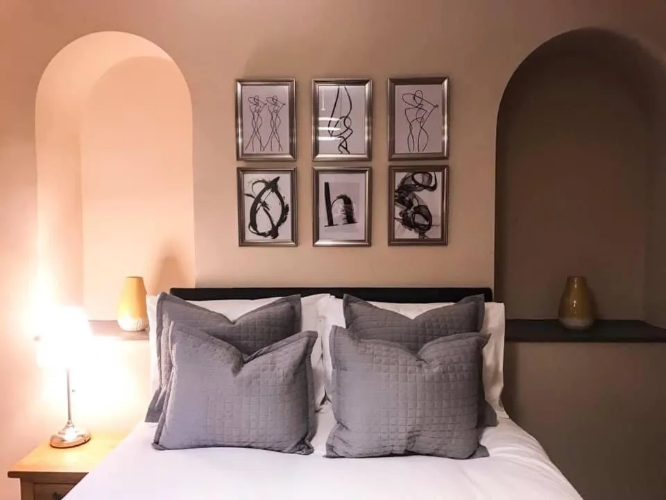 Bedroom, Bed in The White Hart Rooms