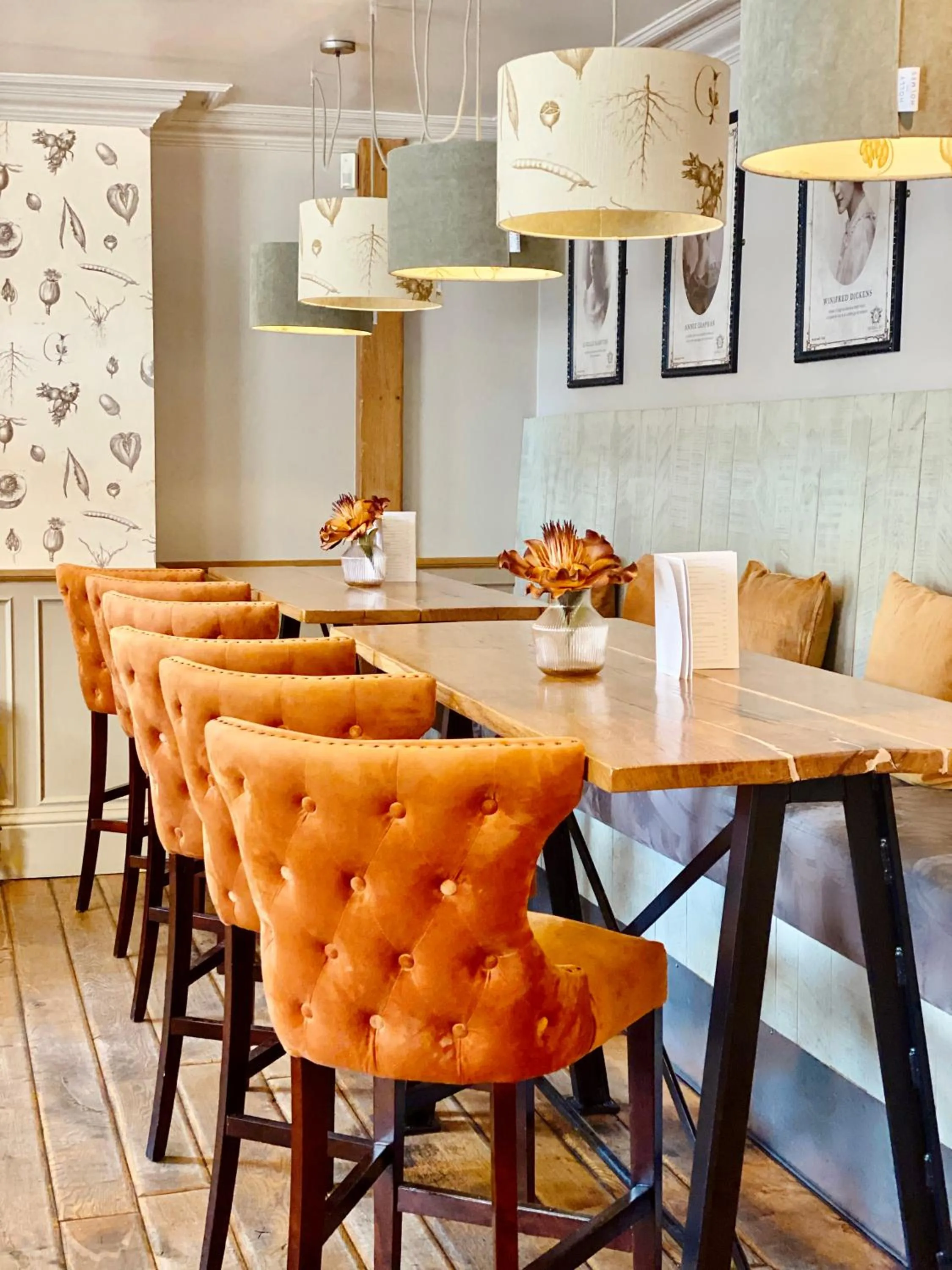 Restaurant/places to eat in The White Hart Rooms