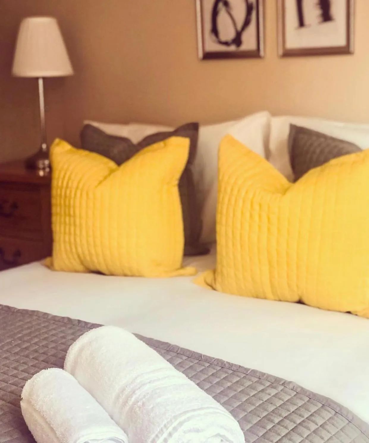 Bedroom, Bed in The White Hart Rooms