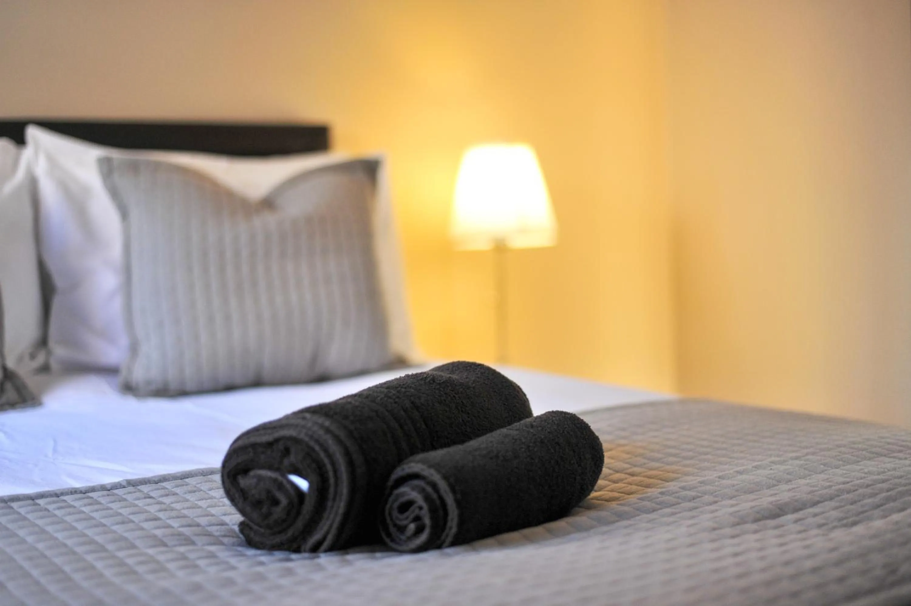 Bedroom, Bed in The White Hart Rooms