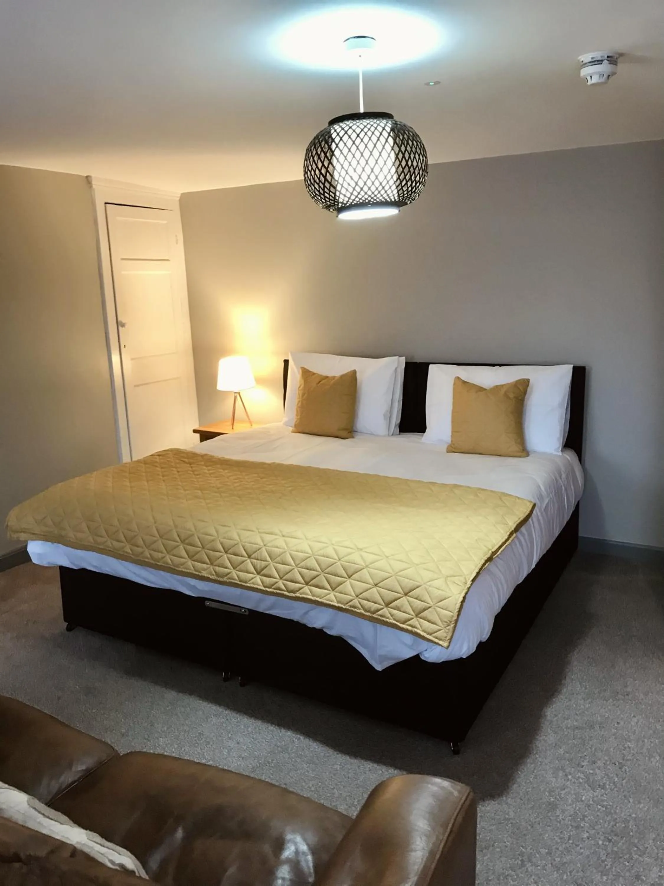 Bedroom, Bed in The White Hart Rooms