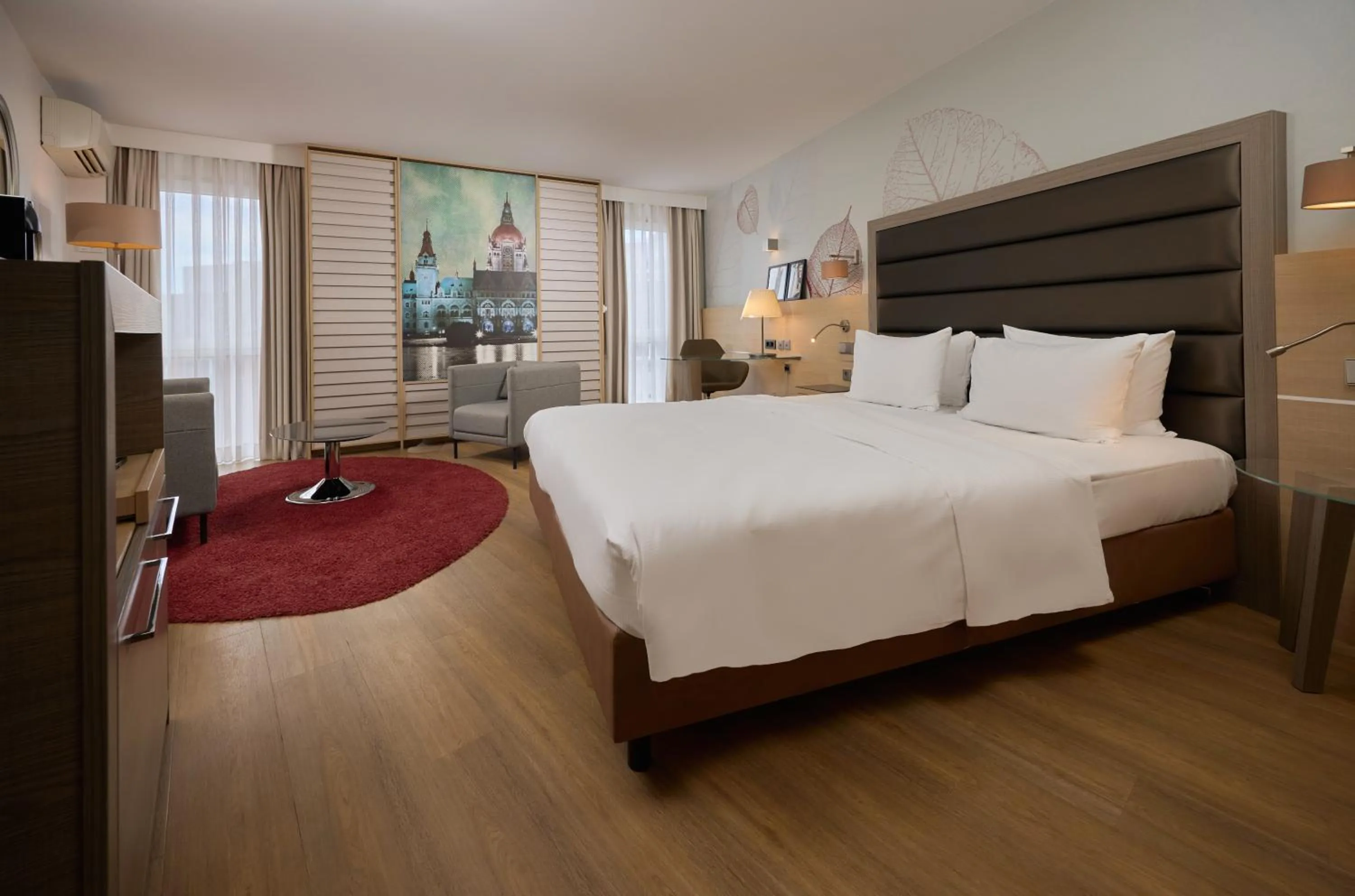 Photo of the whole room, Bed in DoubleTree by Hilton Hannover Schweizerhof