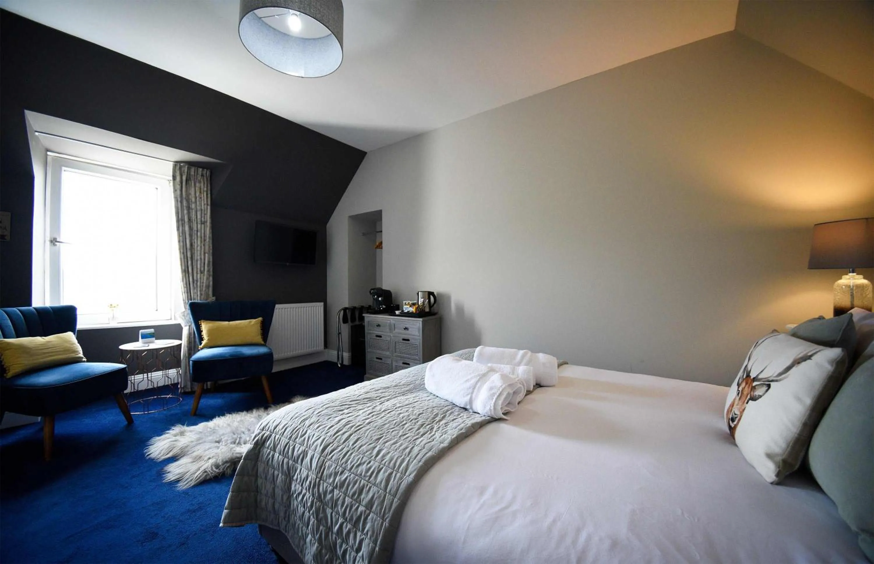 Photo of the whole room, Bed in Rockview