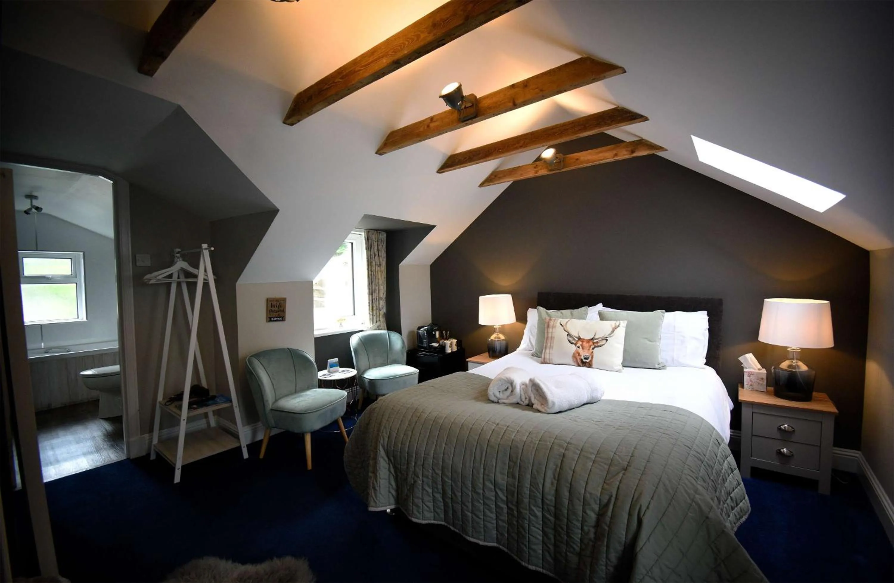 Photo of the whole room, Bed in Rockview