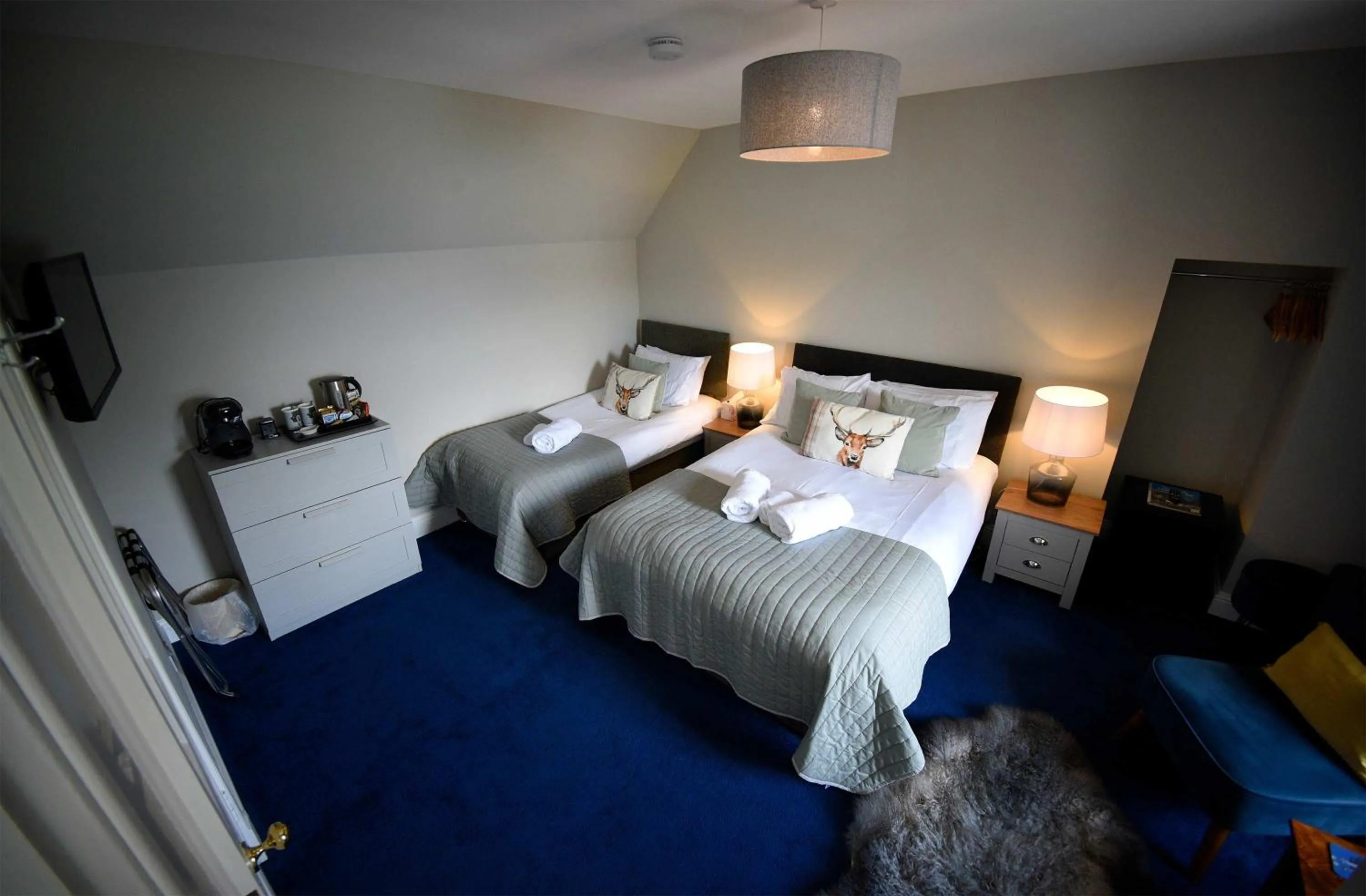 Photo of the whole room, Bed in Rockview