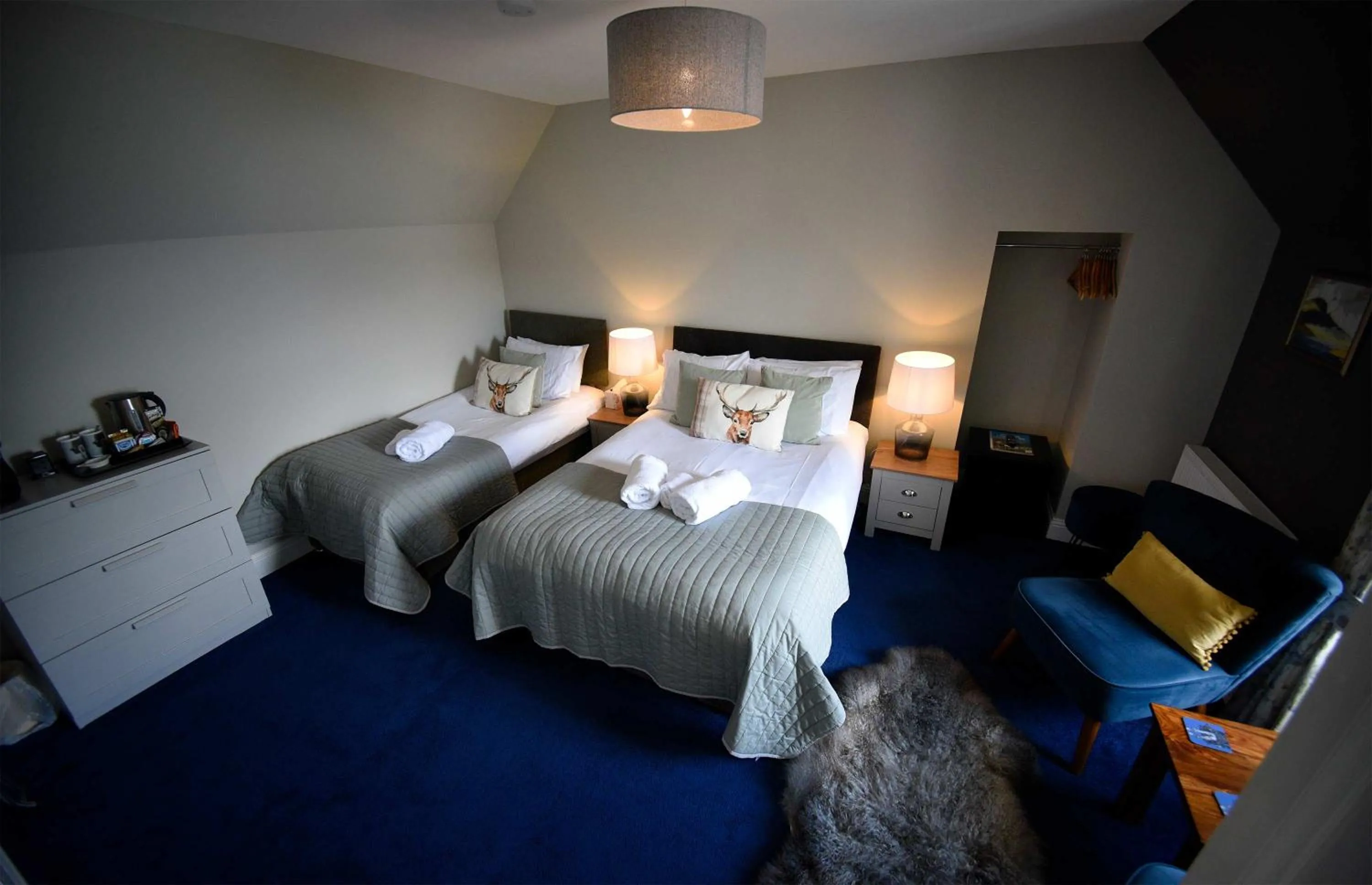 Photo of the whole room, Bed in Rockview