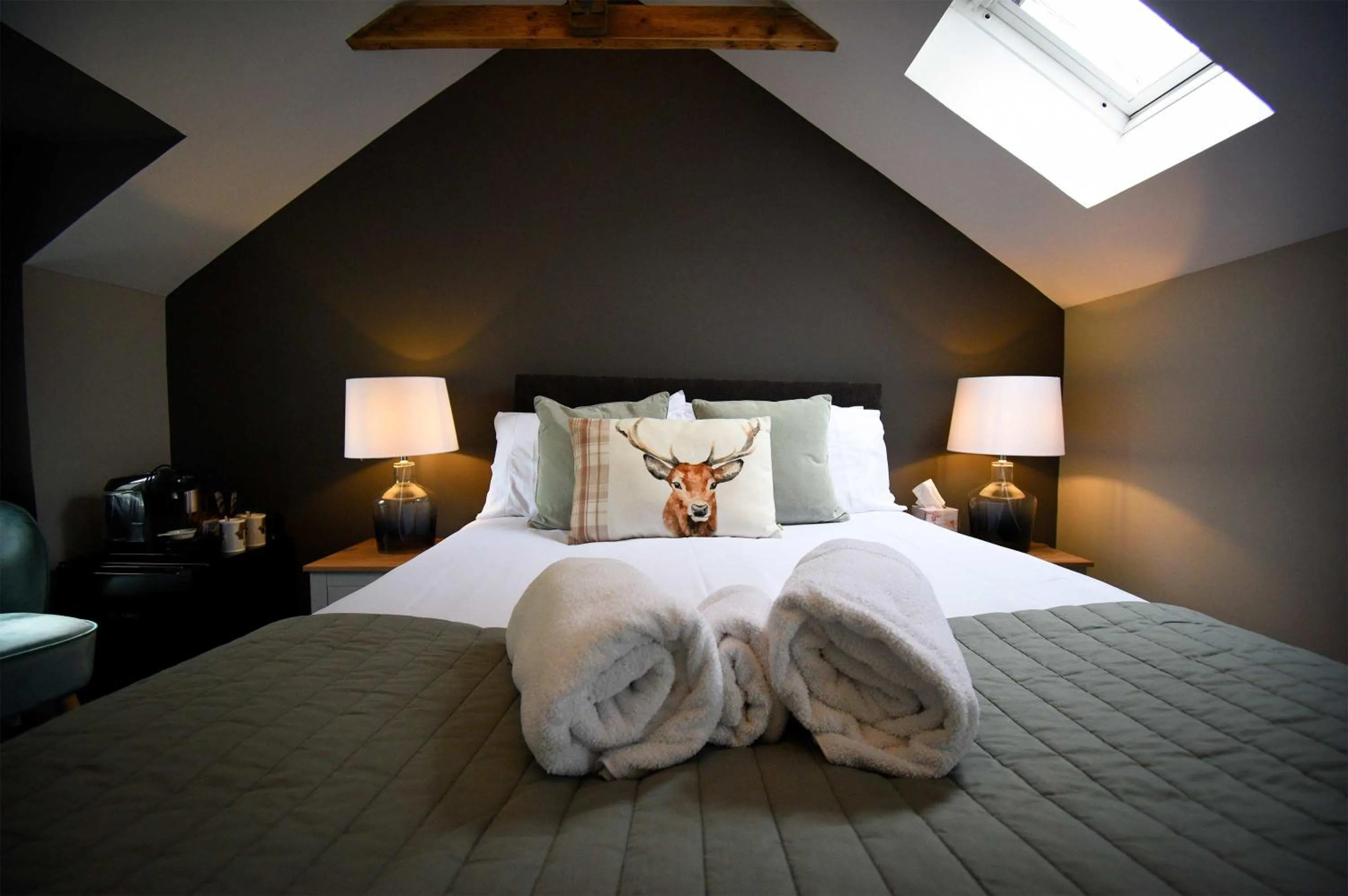 Photo of the whole room, Bed in Rockview