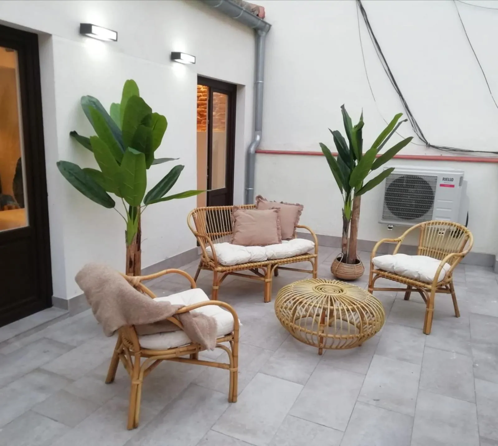 Collection Latina - Apartamentos Únicos en el Barrio Más Auténtico