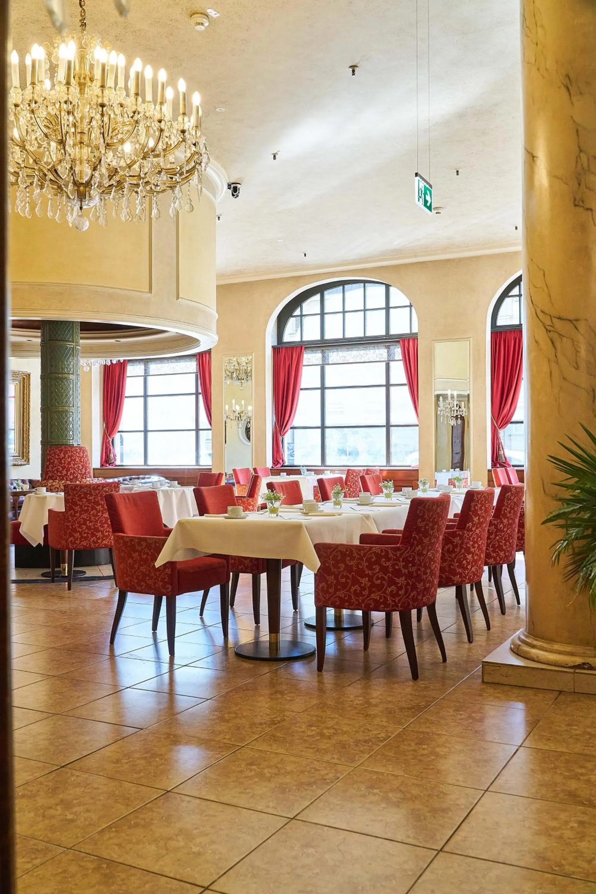 Restaurant/places to eat in Hotel Monopol - Central Station