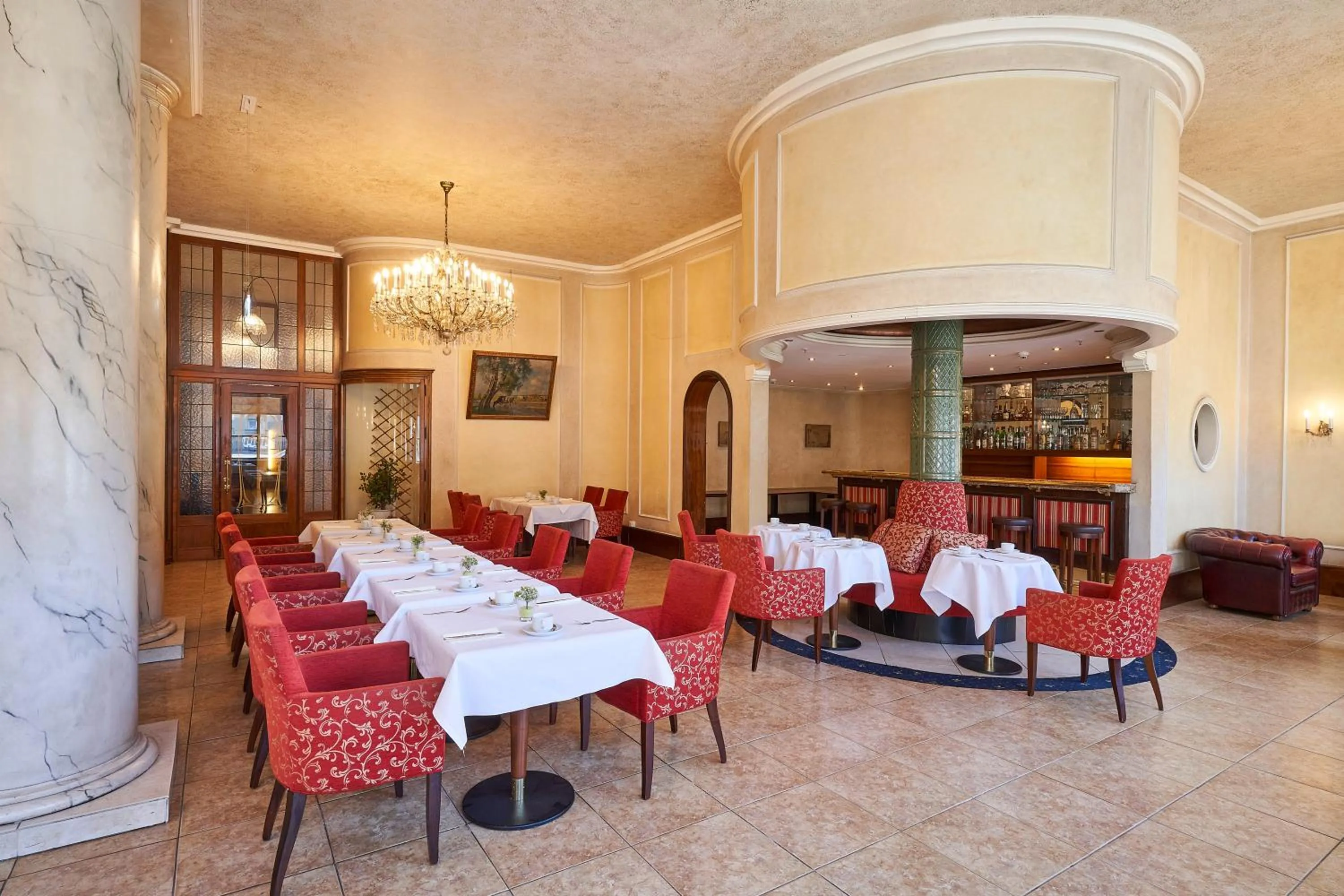 Restaurant/places to eat in Hotel Monopol - Central Station