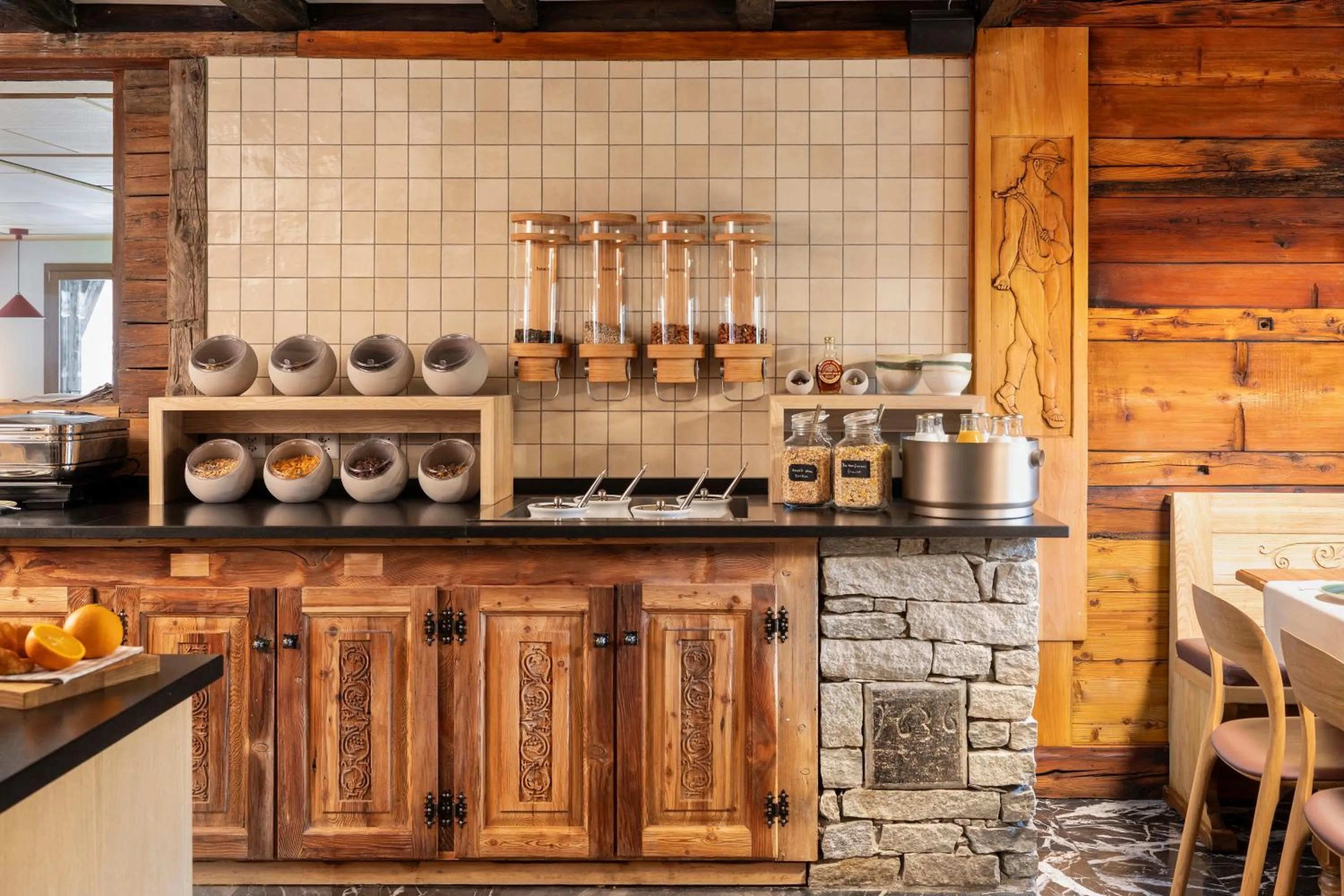 Food and drinks in SCHLOSS Zermatt - CBD & Adaptogenic Spa and Sport Hotel