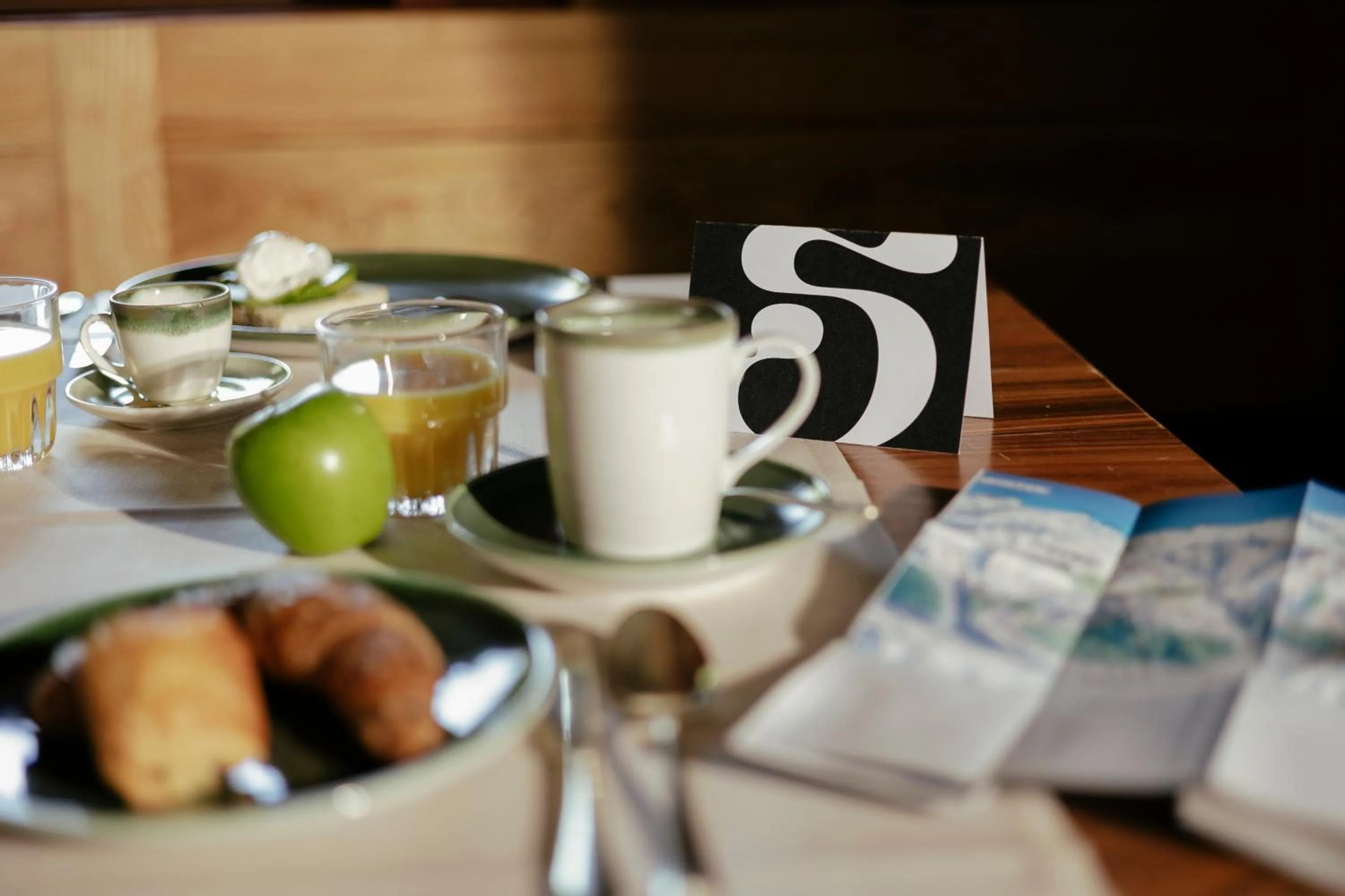 Food and drinks in SCHLOSS Zermatt - CBD & Adaptogenic Spa and Sport Hotel