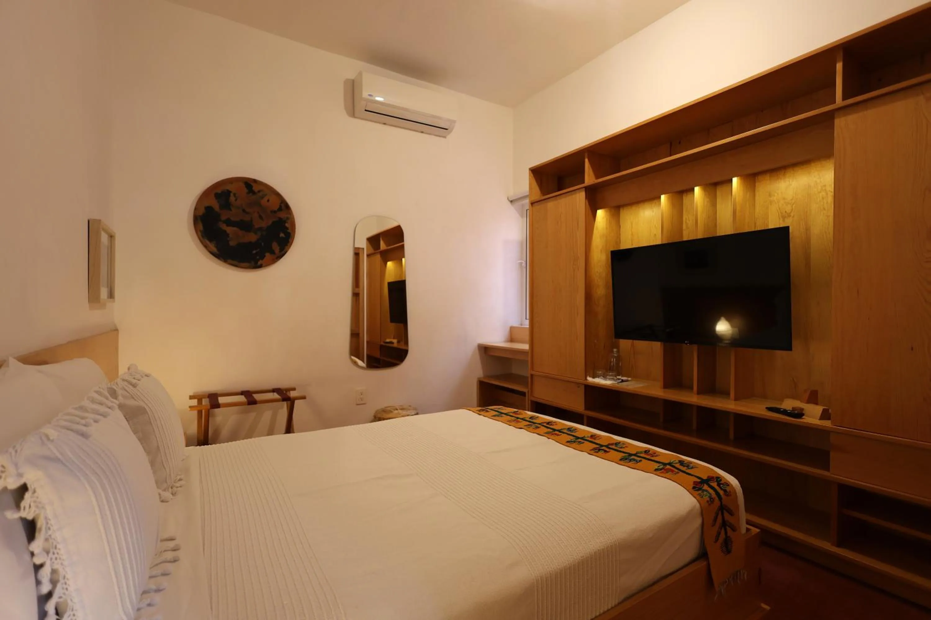 TV and multimedia, Bed in Hotel Ayook