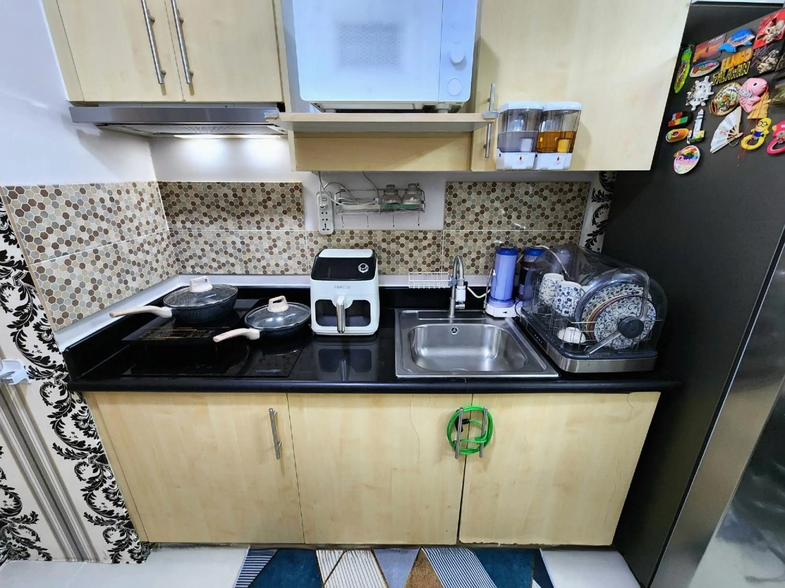 Kitchen or kitchenette in High-Tech Studio at Grass Residences -2 persons only, Quezon City