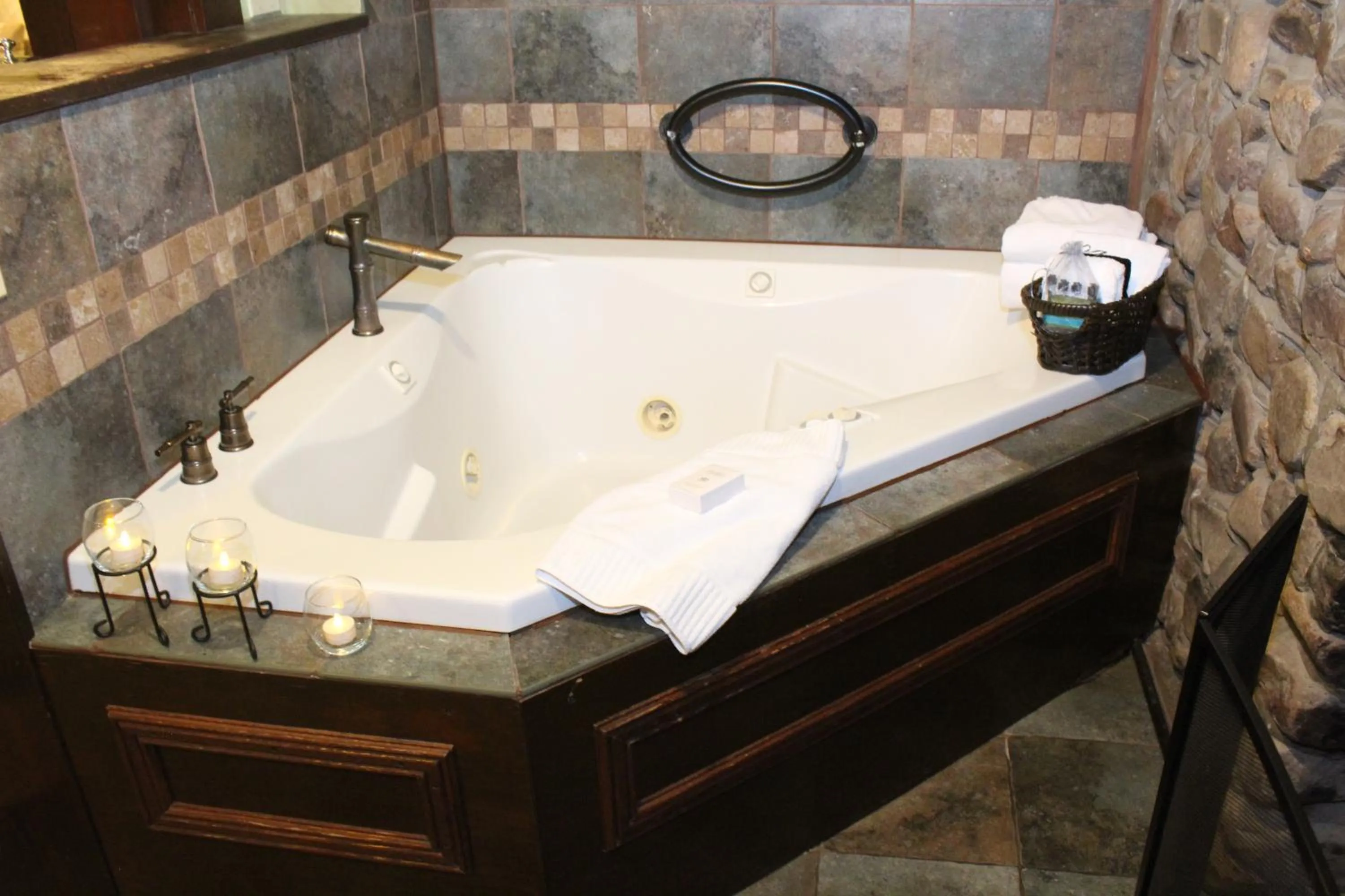 Bath in Hilltop Manor B&B