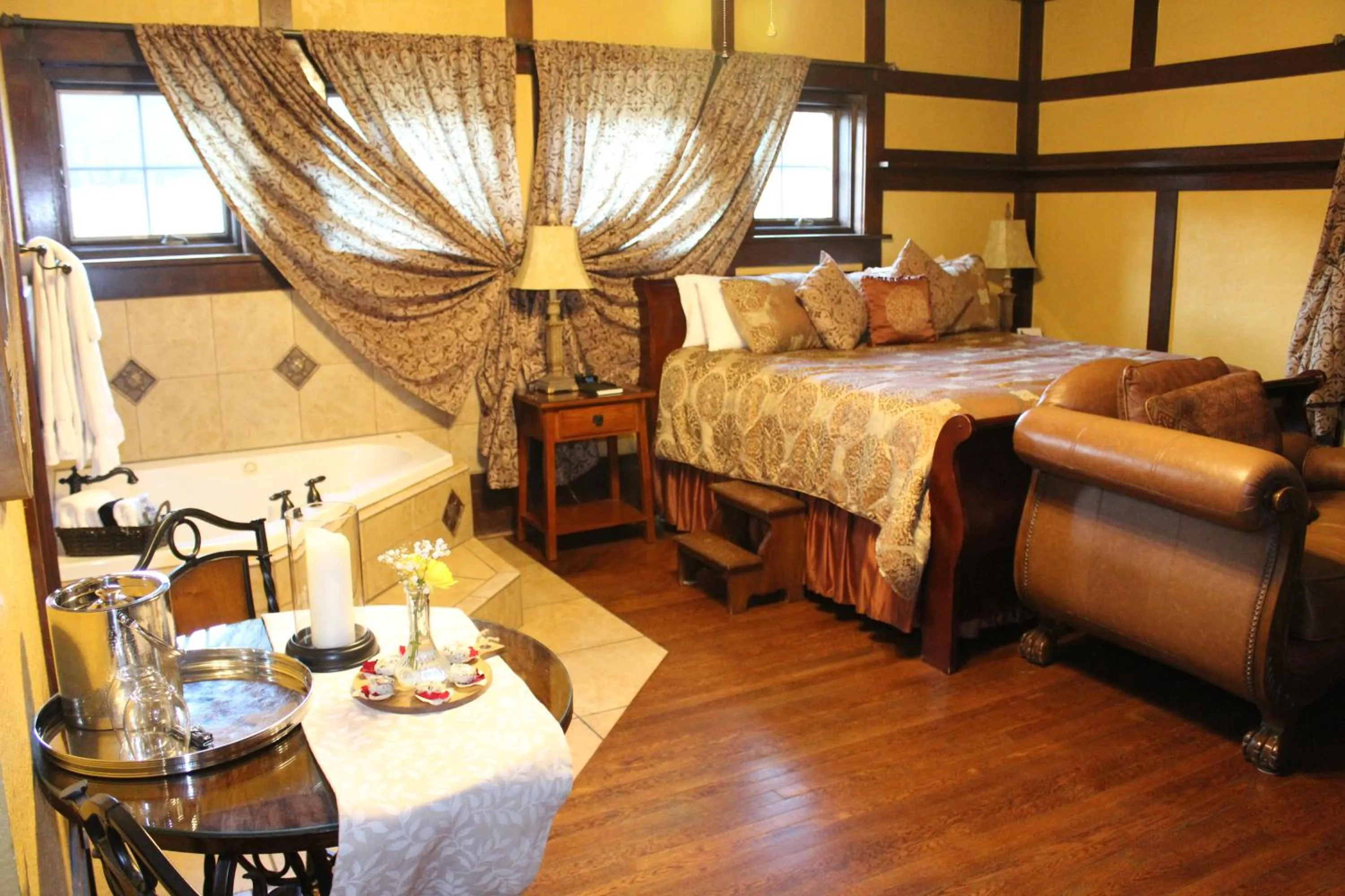 Bedroom, Bed in Hilltop Manor B&B