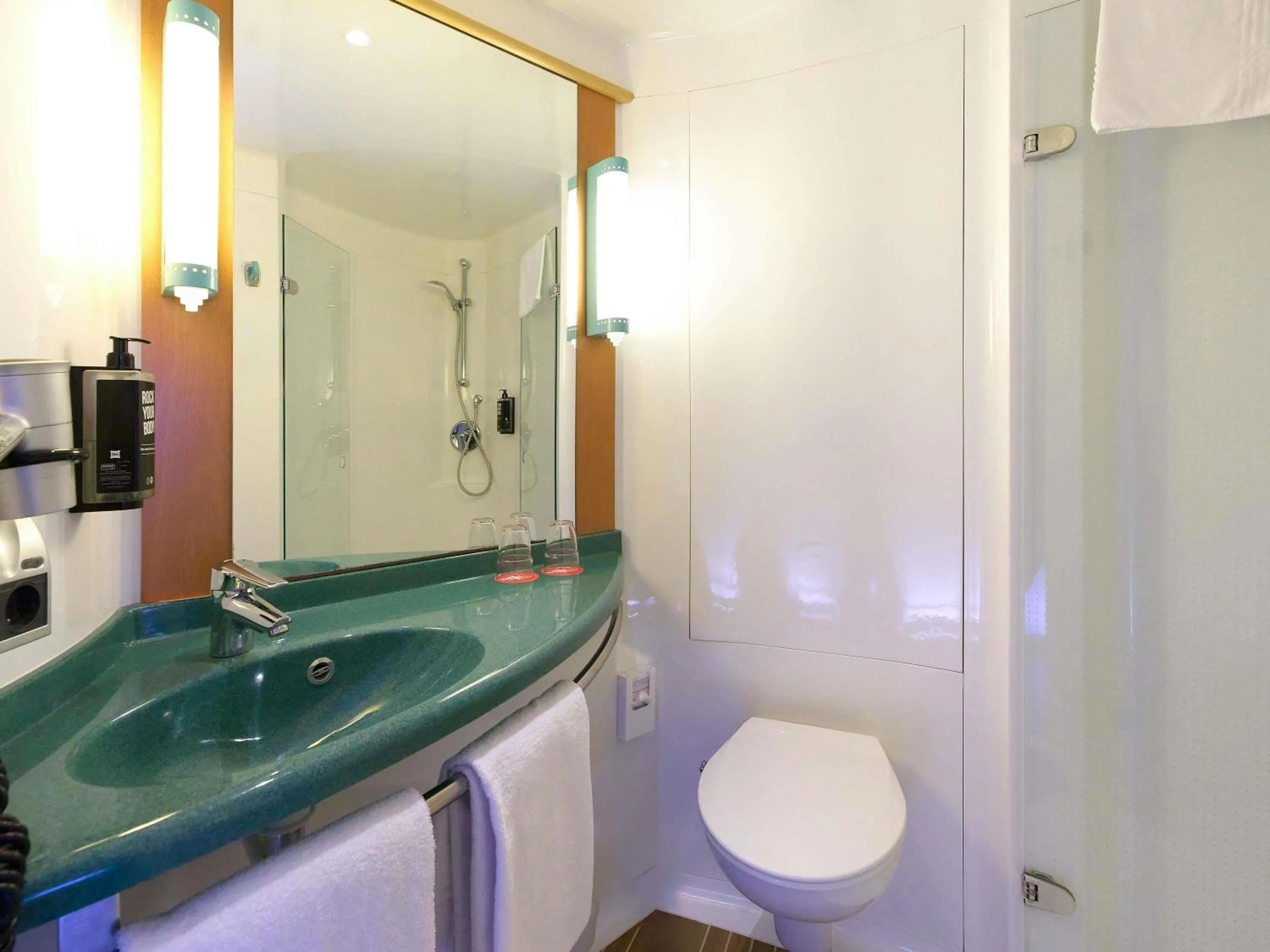 Bedroom in ibis Berlin City Potsdamer Platz