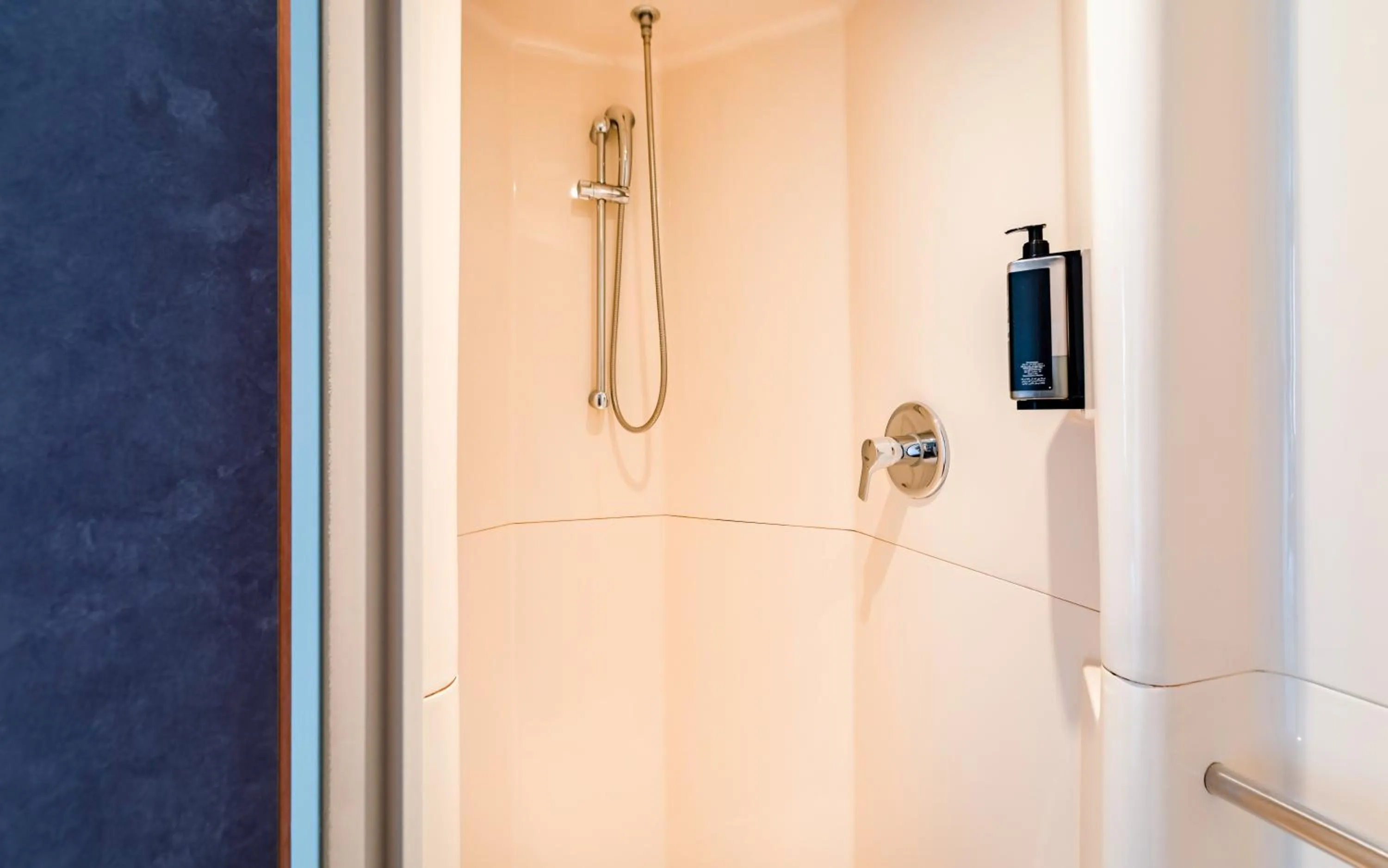 Bathroom in ibis budget Nürnberg City Messe