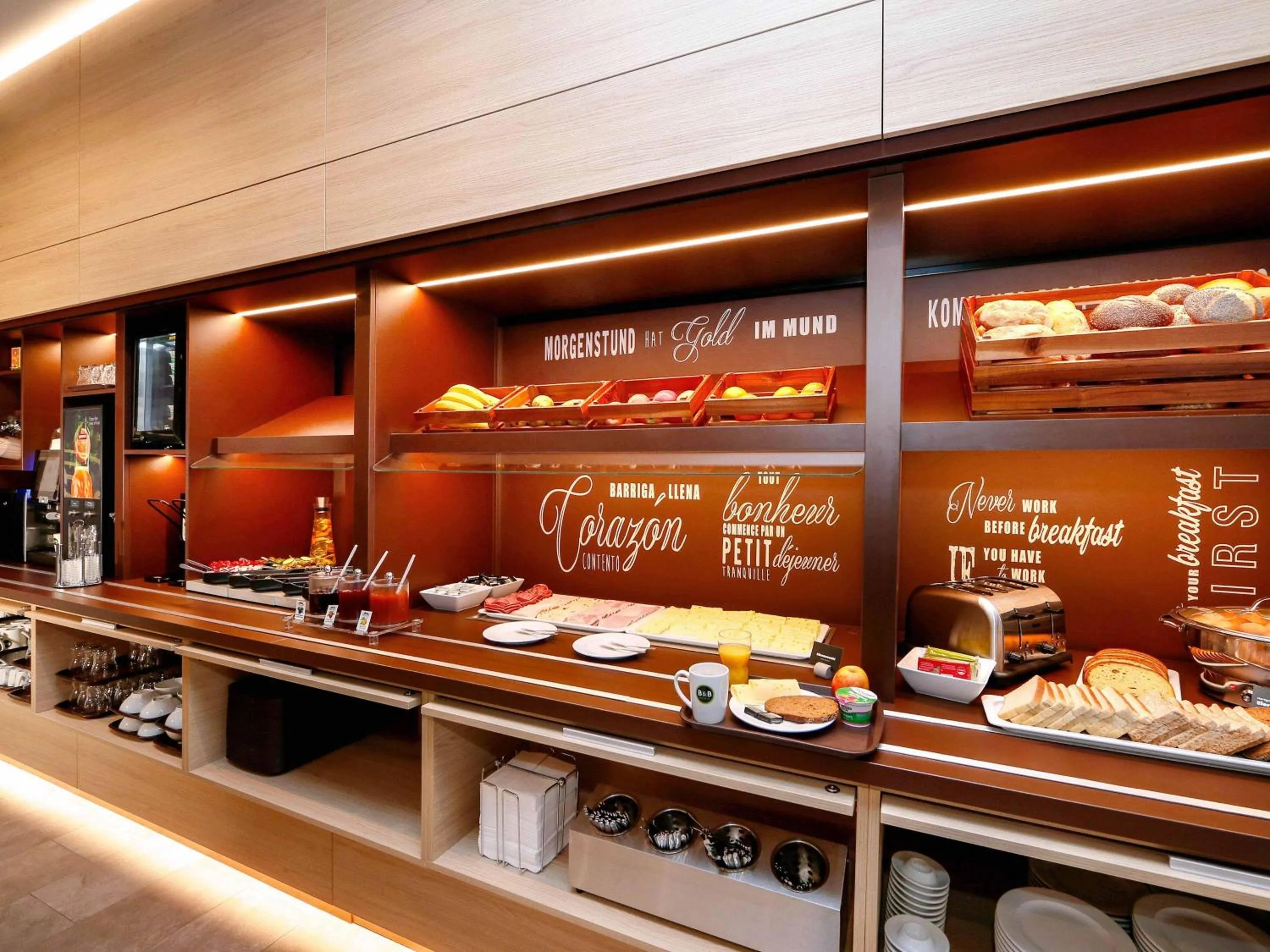 Restaurant/places to eat in B&B Hotel Berlin City-West