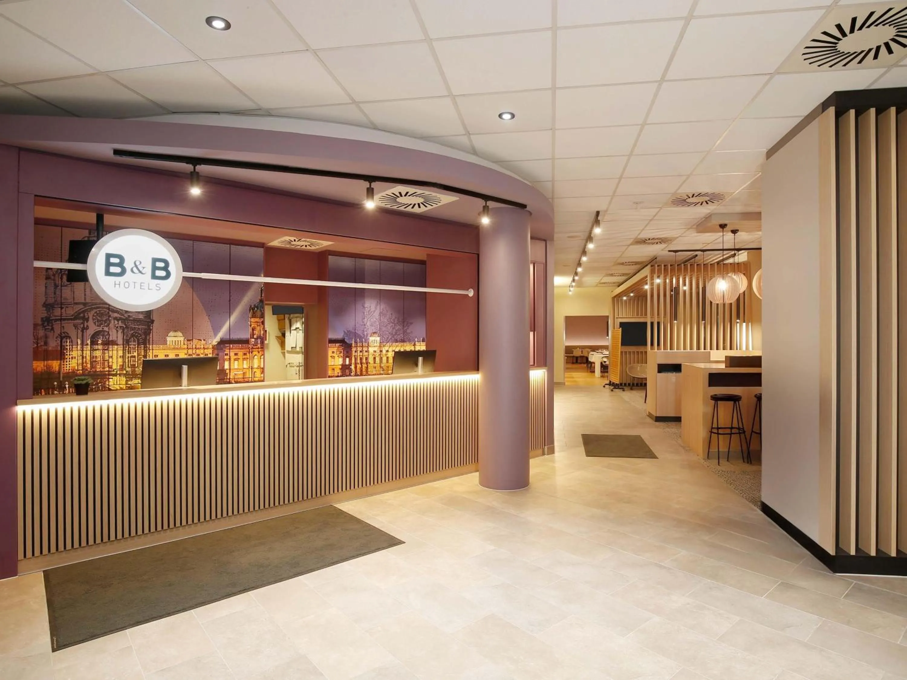 Lobby or reception in B&B Hotel Berlin City-West