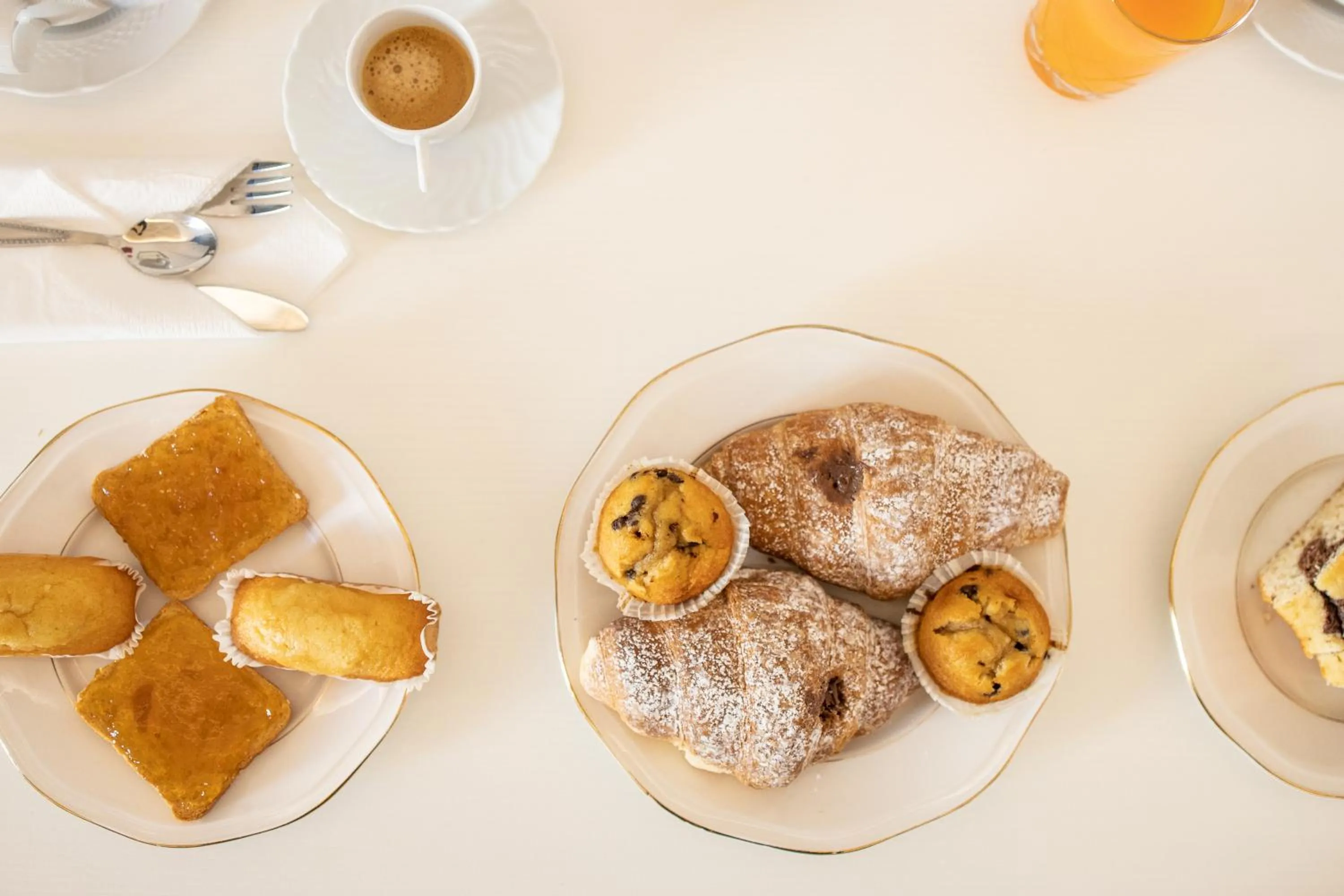 Breakfast in Vincent Suite Luxury B&B