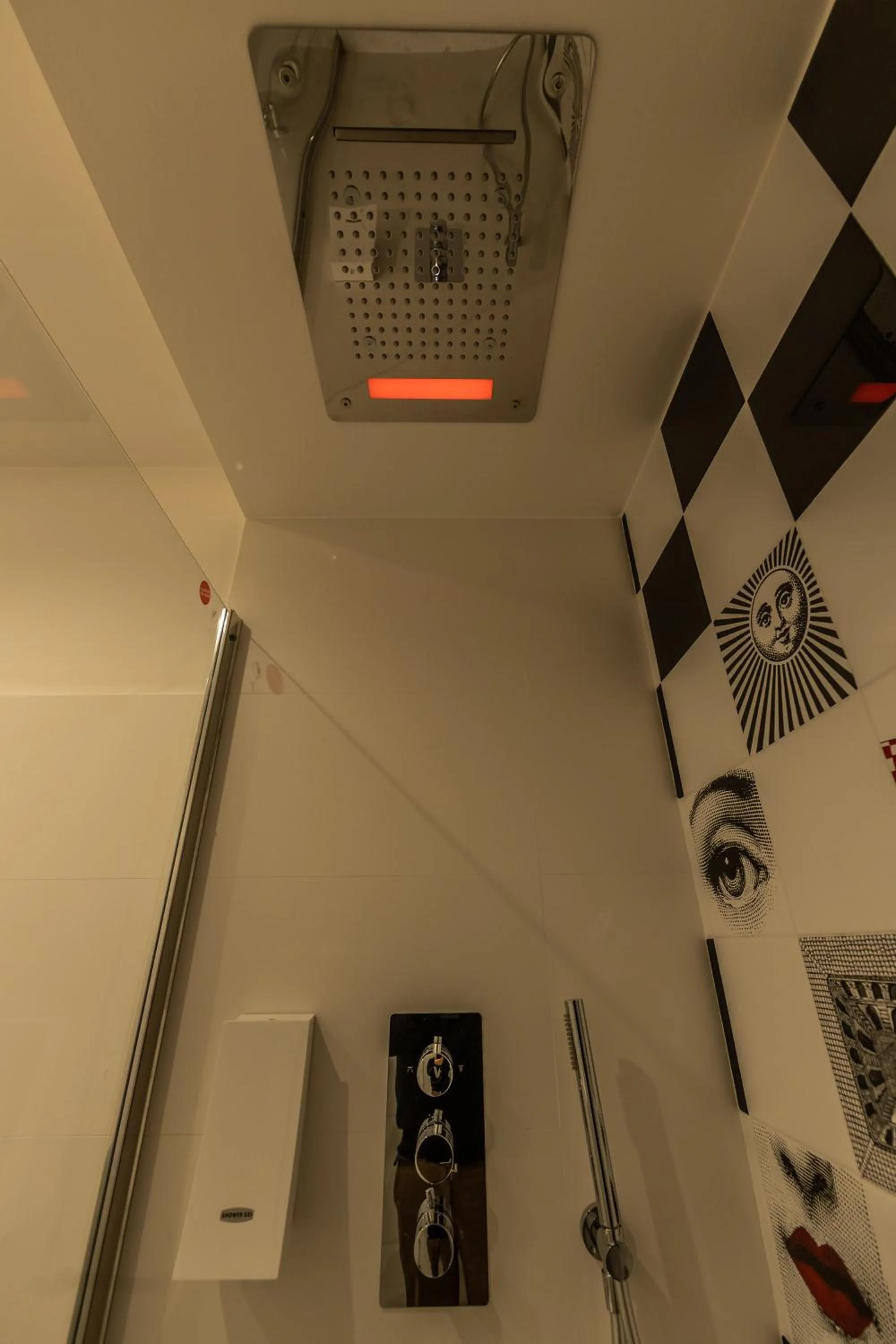 Bathroom in Vincent Suite Luxury B&B