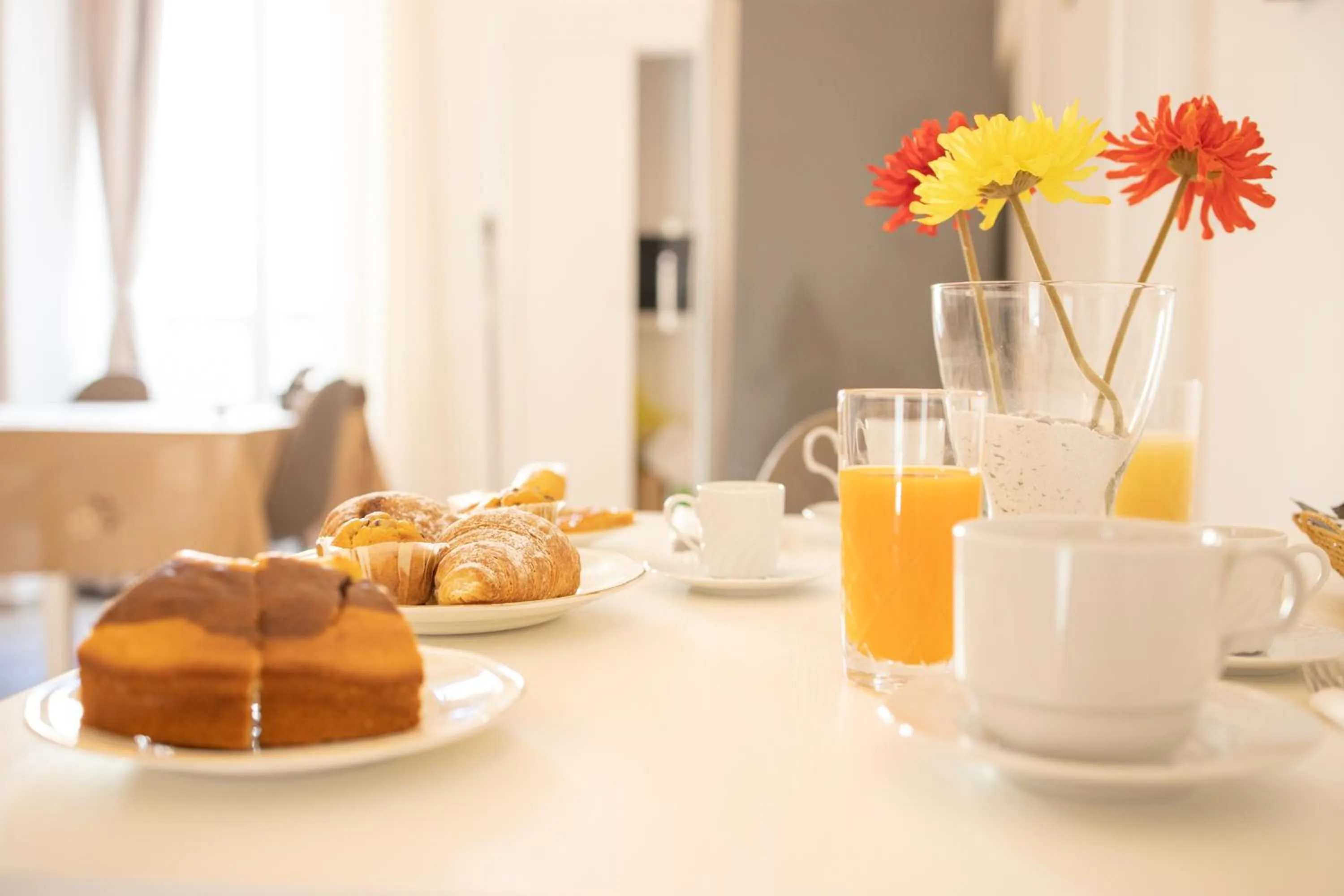 Breakfast in Vincent Suite Luxury B&B