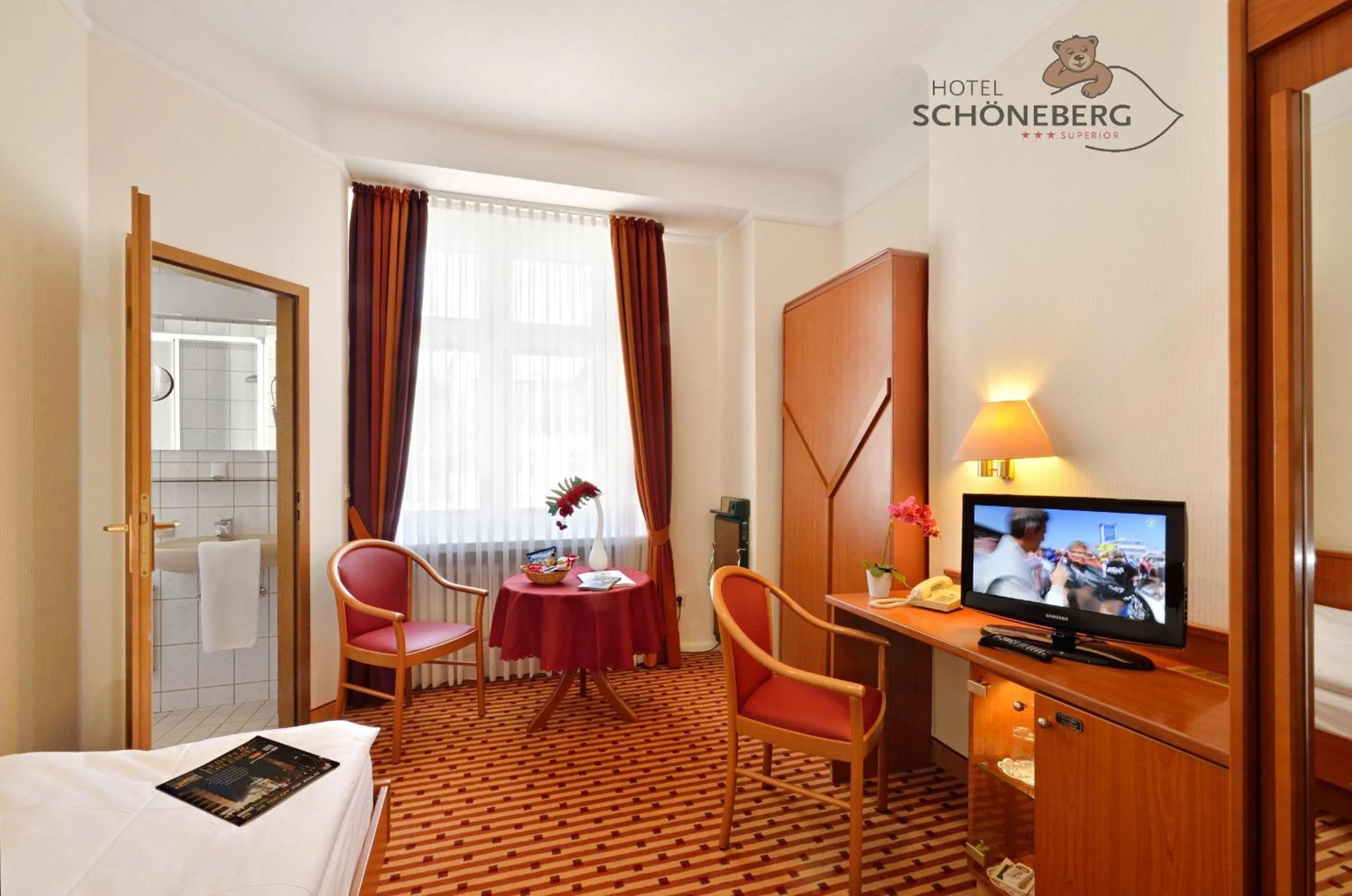 Photo of the whole room, Bed in Hotel Schöneberg