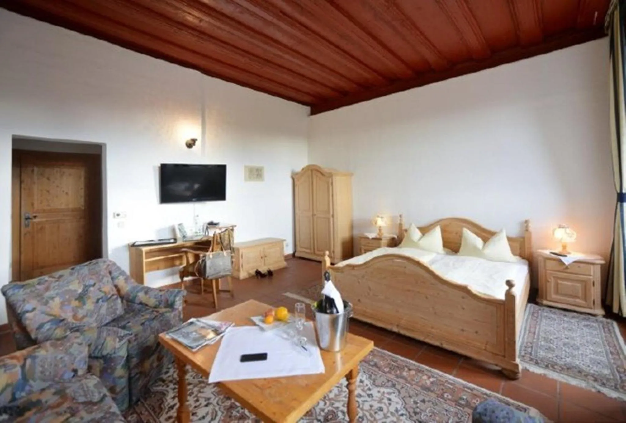 Photo of the whole room, Bed in Schloss Wiesenthau