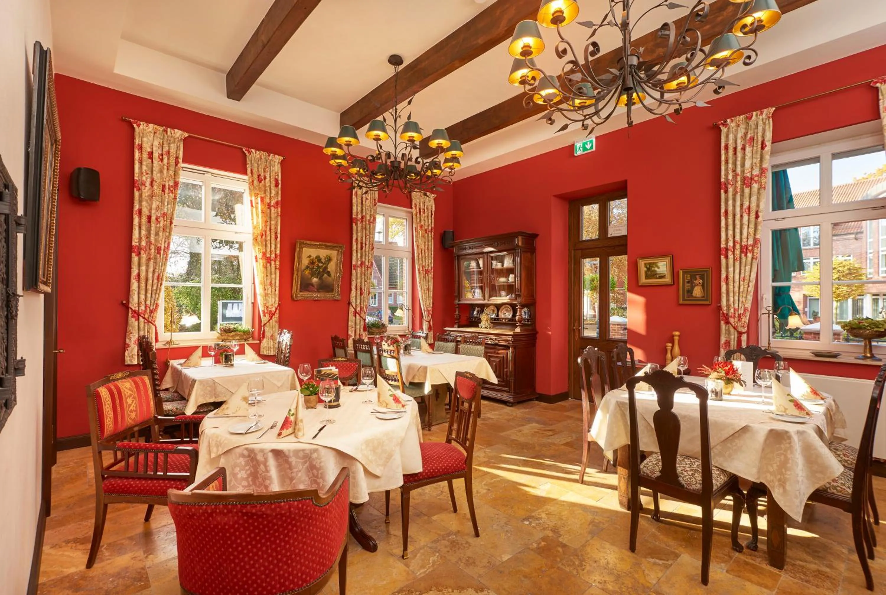 Restaurant/places to eat in Hotel Anno 1848