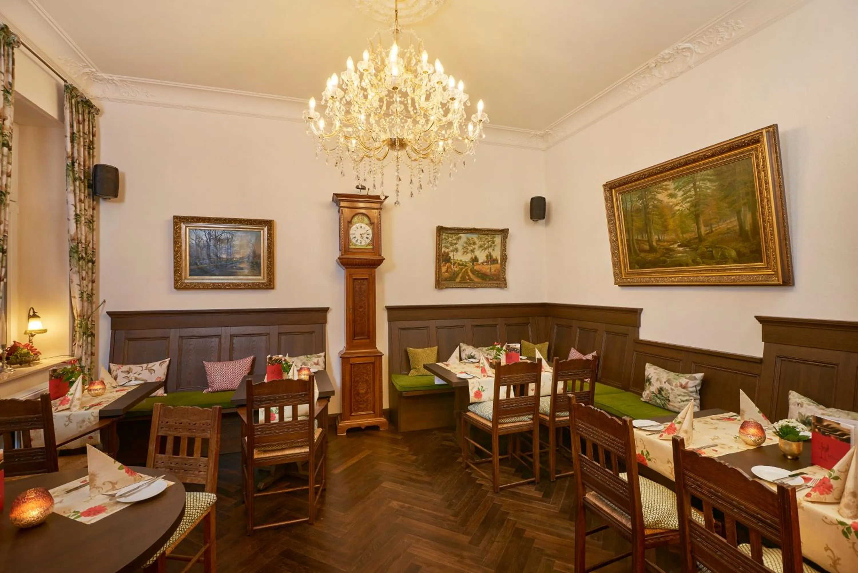 Restaurant/places to eat in Hotel Anno 1848