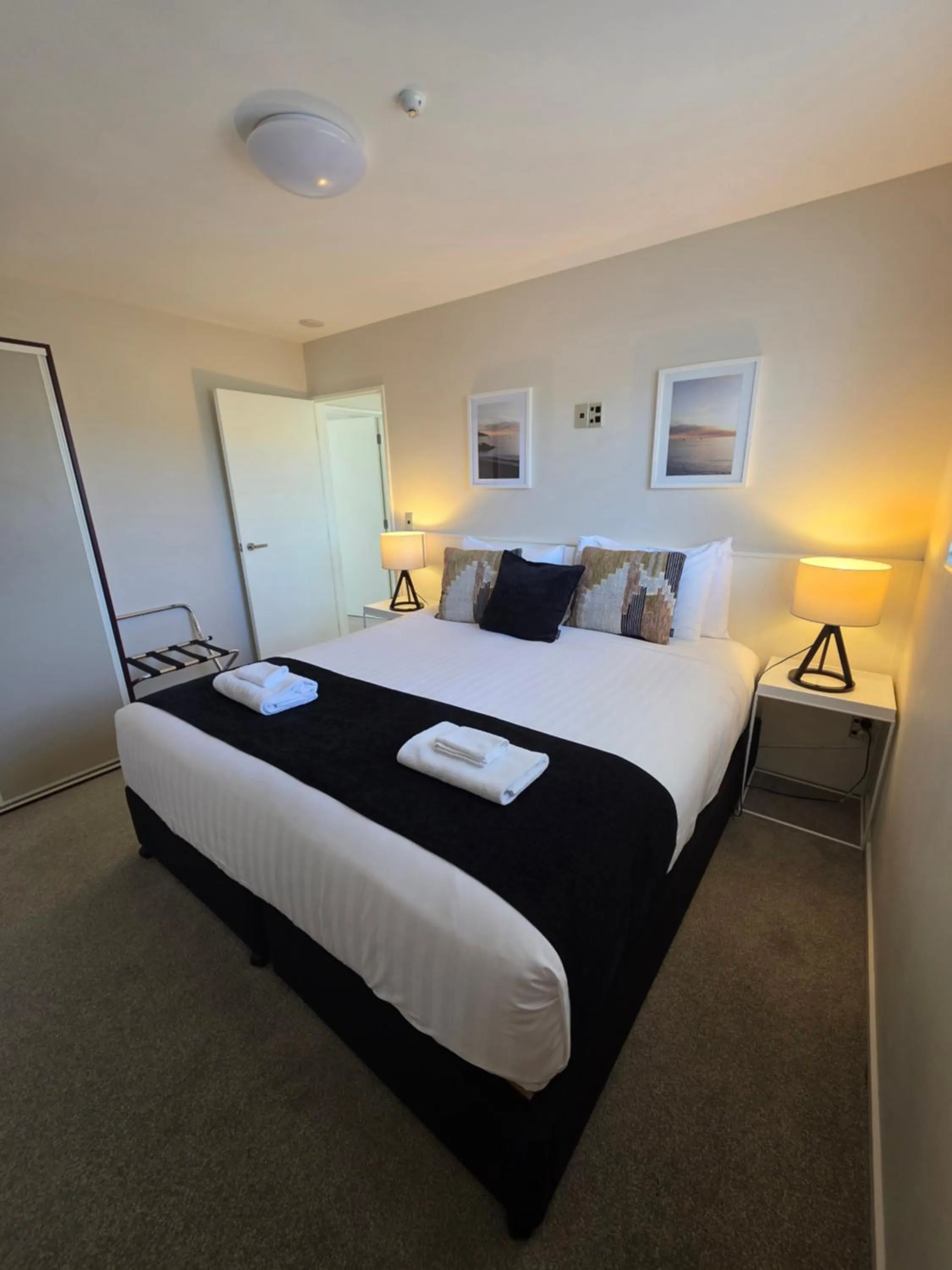 Bedroom, Bed in Kaikoura Waterfront Apartments