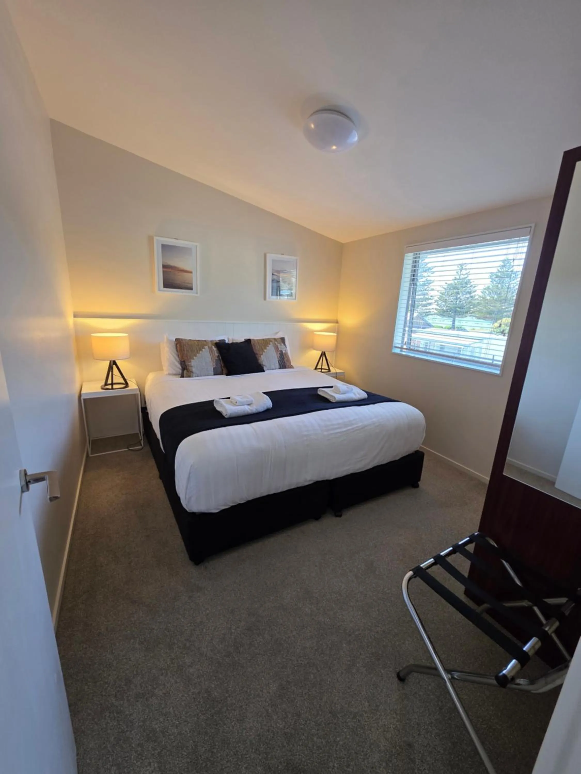 Bedroom, Bed in Kaikoura Waterfront Apartments
