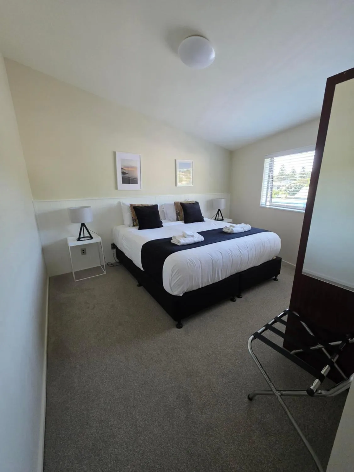 Bedroom, Bed in Kaikoura Waterfront Apartments