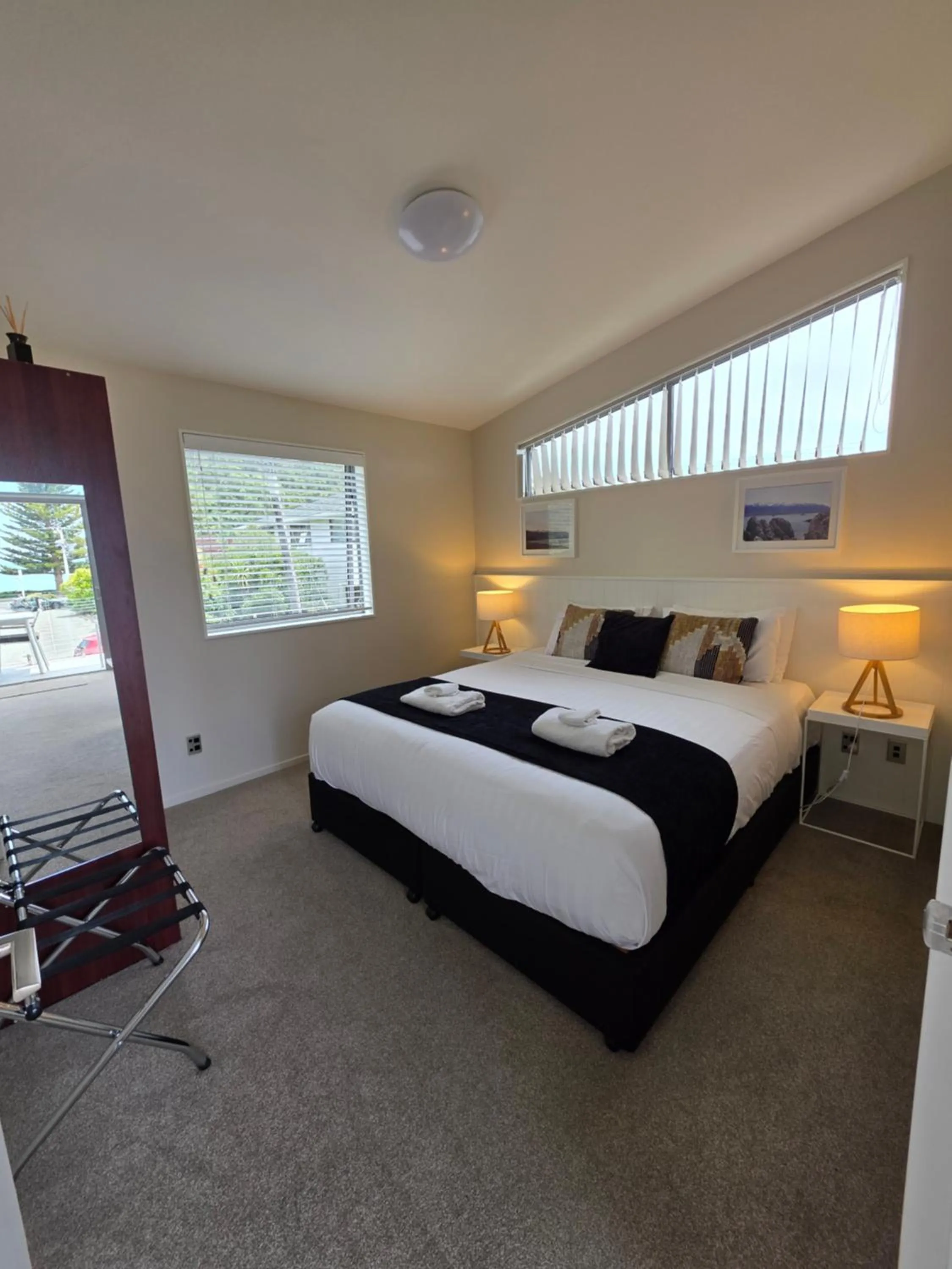 Bedroom, Bed in Kaikoura Waterfront Apartments