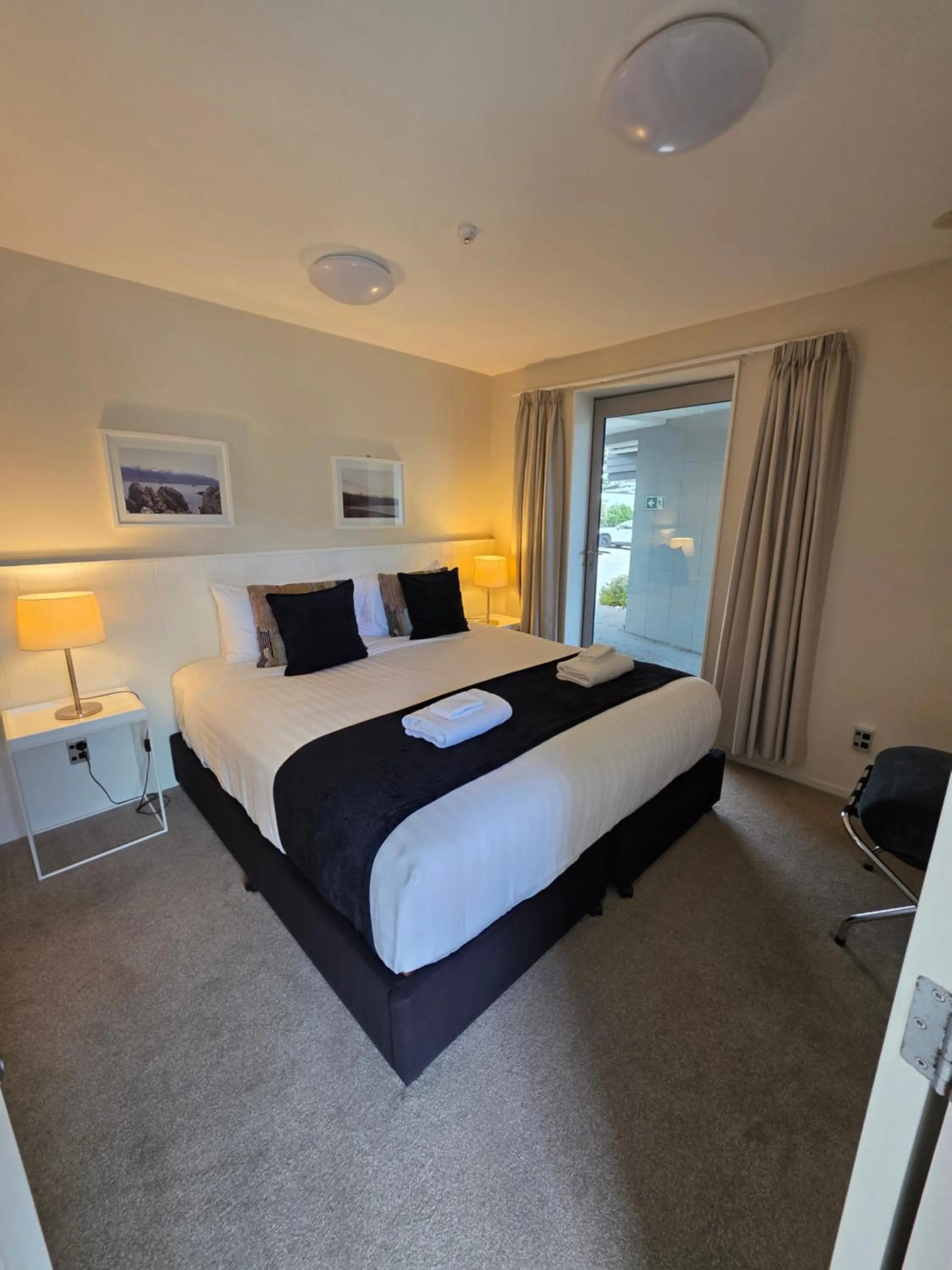Bedroom, Bed in Kaikoura Waterfront Apartments