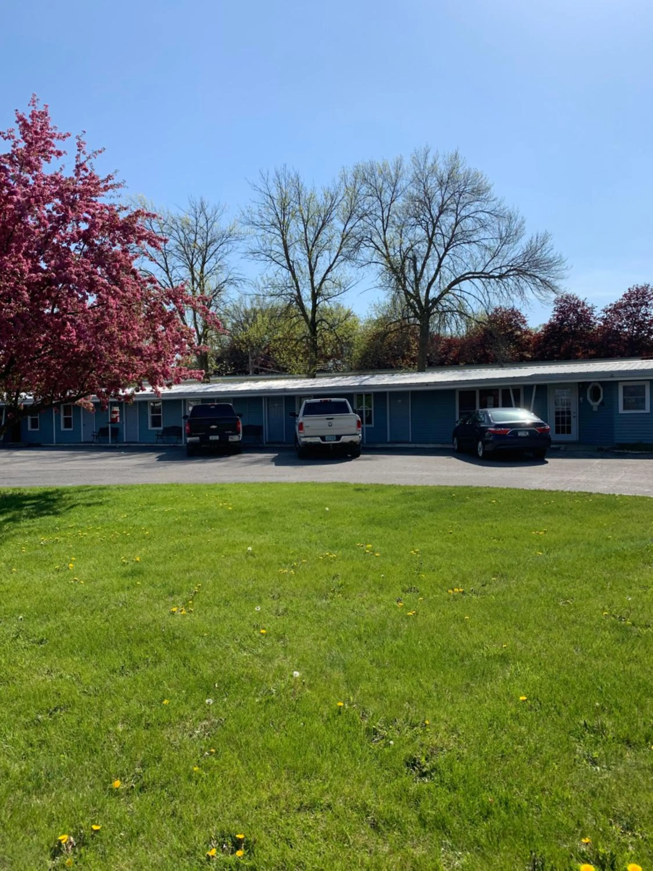 Property building in HOMETOWN INN