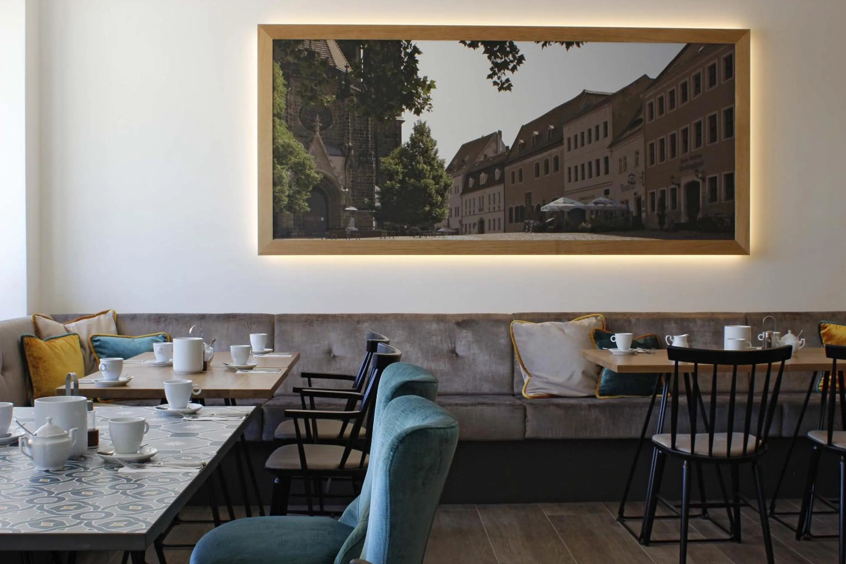 Restaurant/places to eat in Hotel Ross