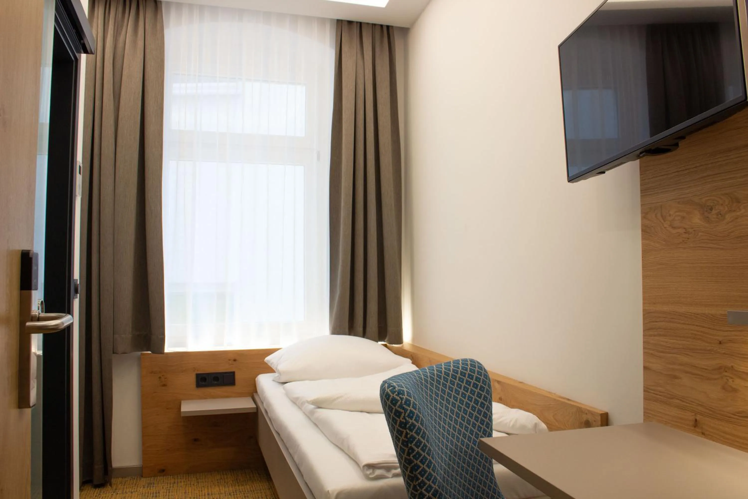 Photo of the whole room, Bed in Hotel Ross