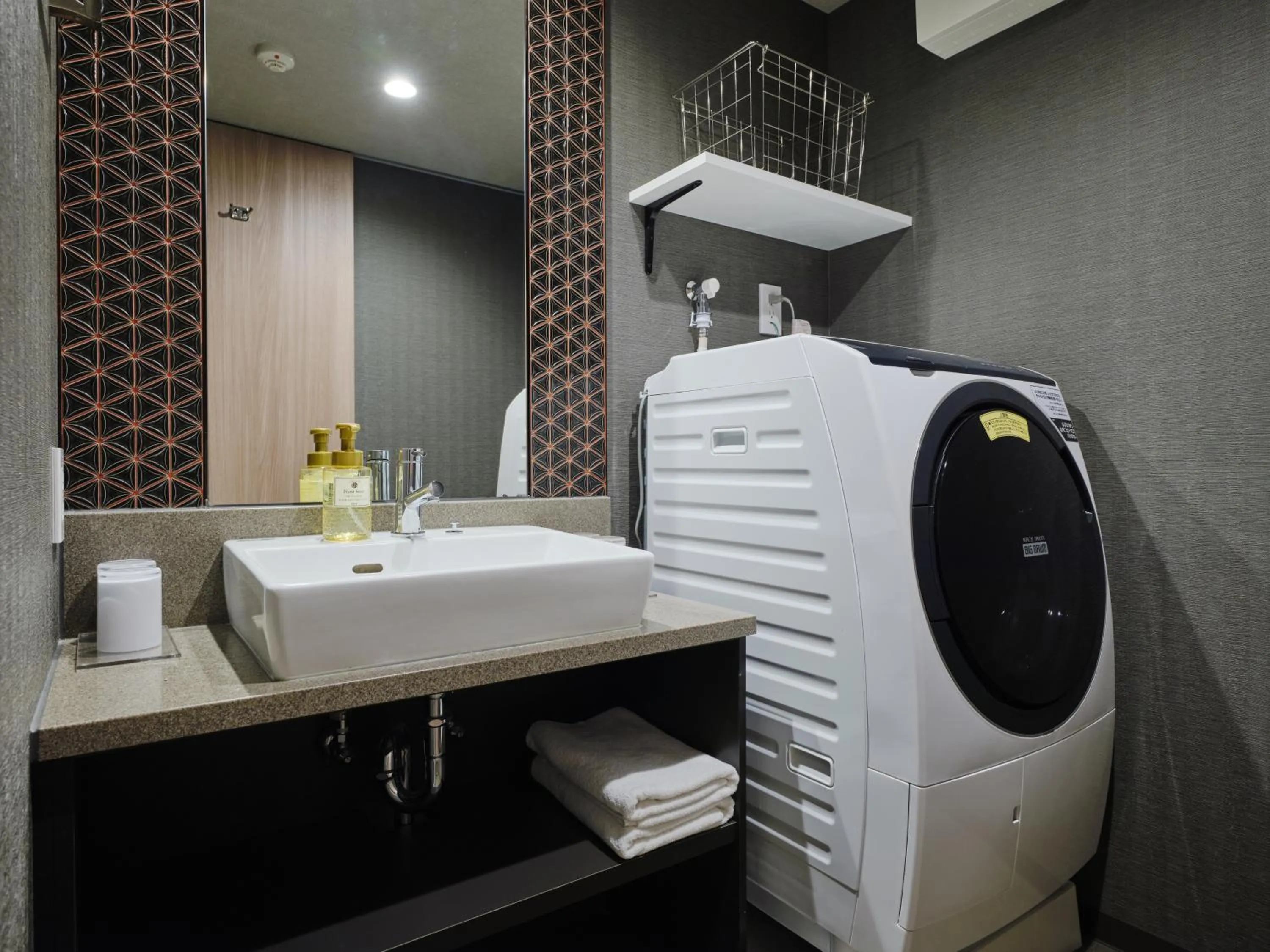 MONday Apart Premium 日本橋