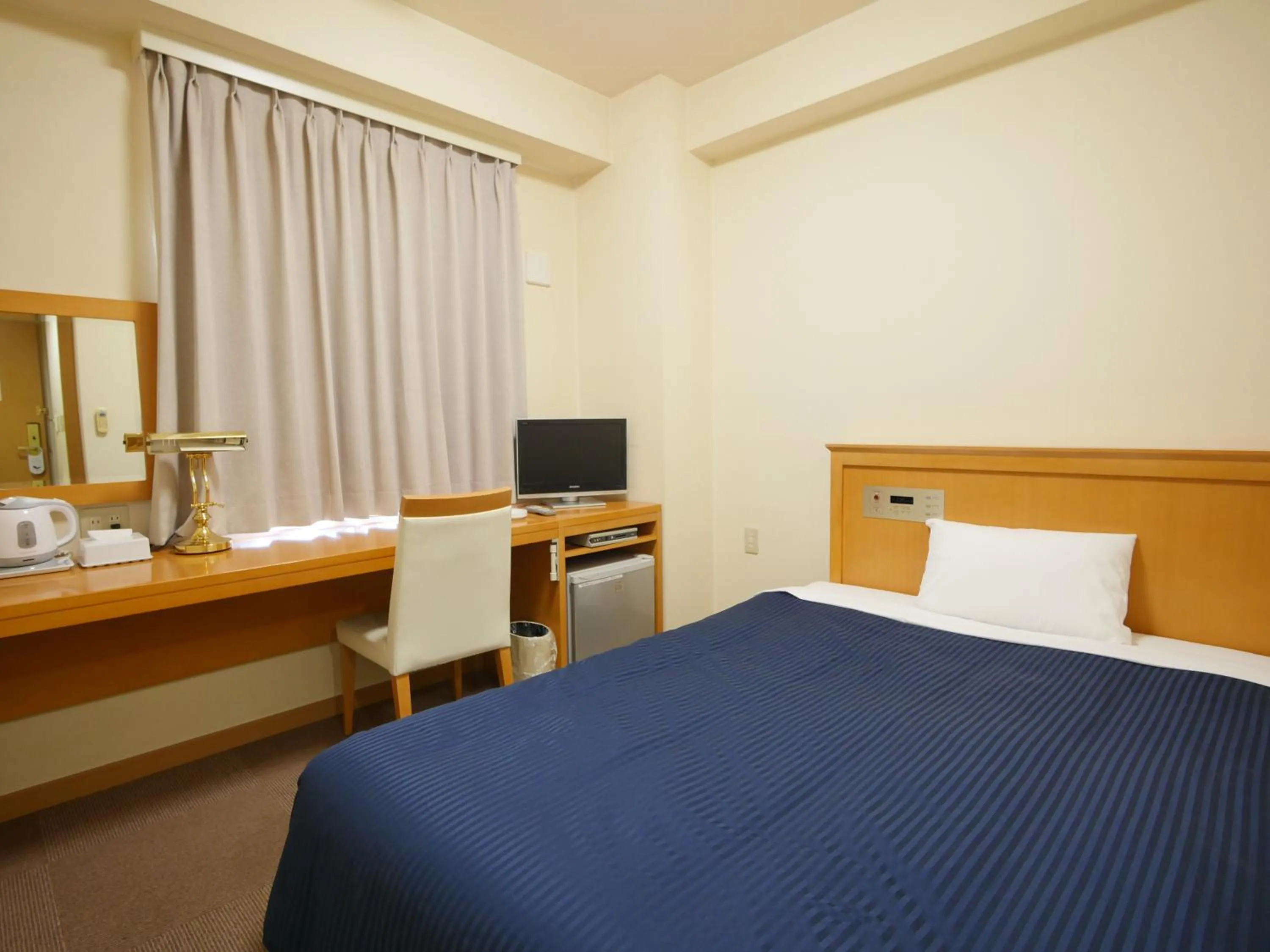 Photo of the whole room, Bed in Smile Hotel Shizuoka Yoshida Inter