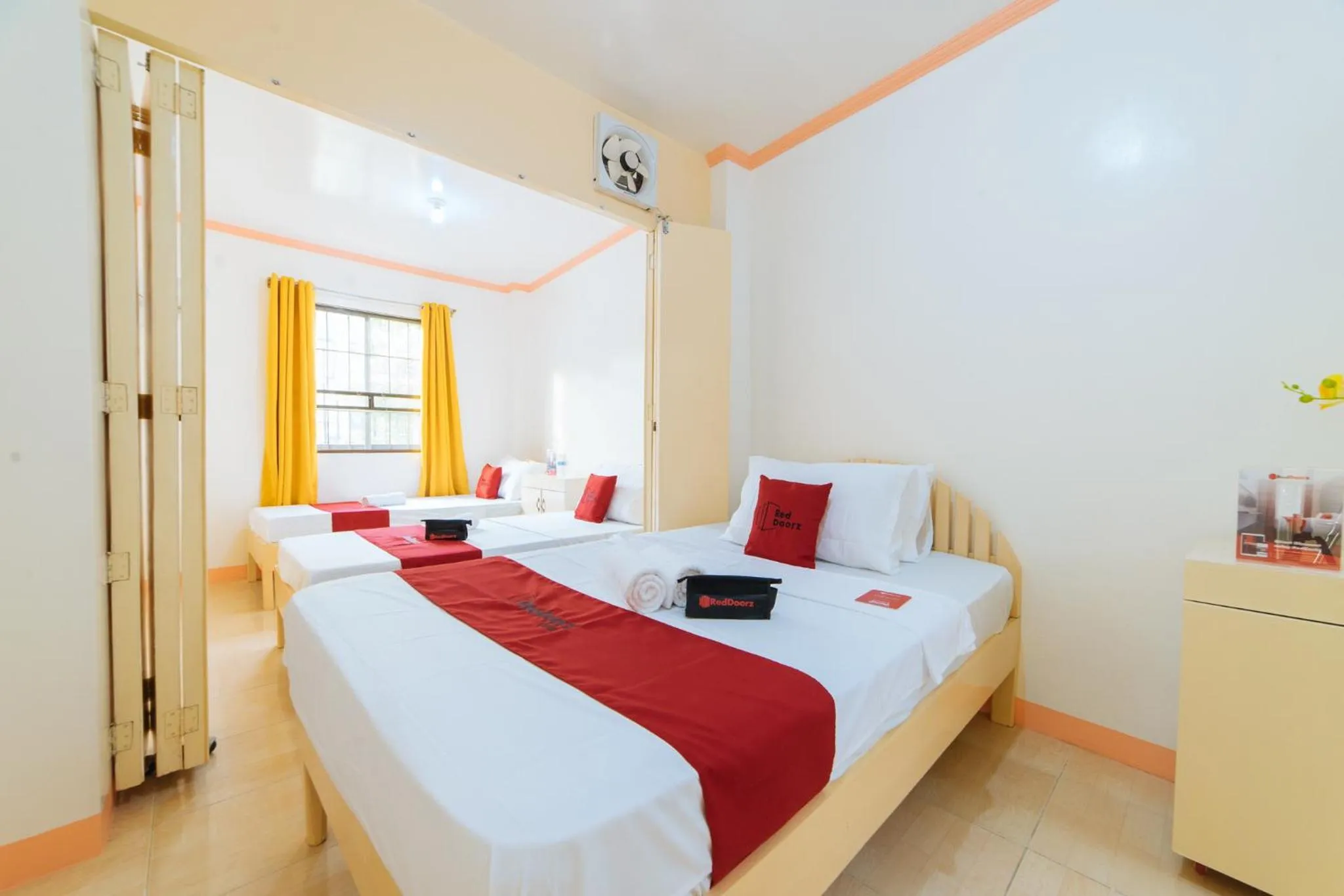 Bedroom, Bed in RedDoorz @ Q Abeto Street Mandurriao