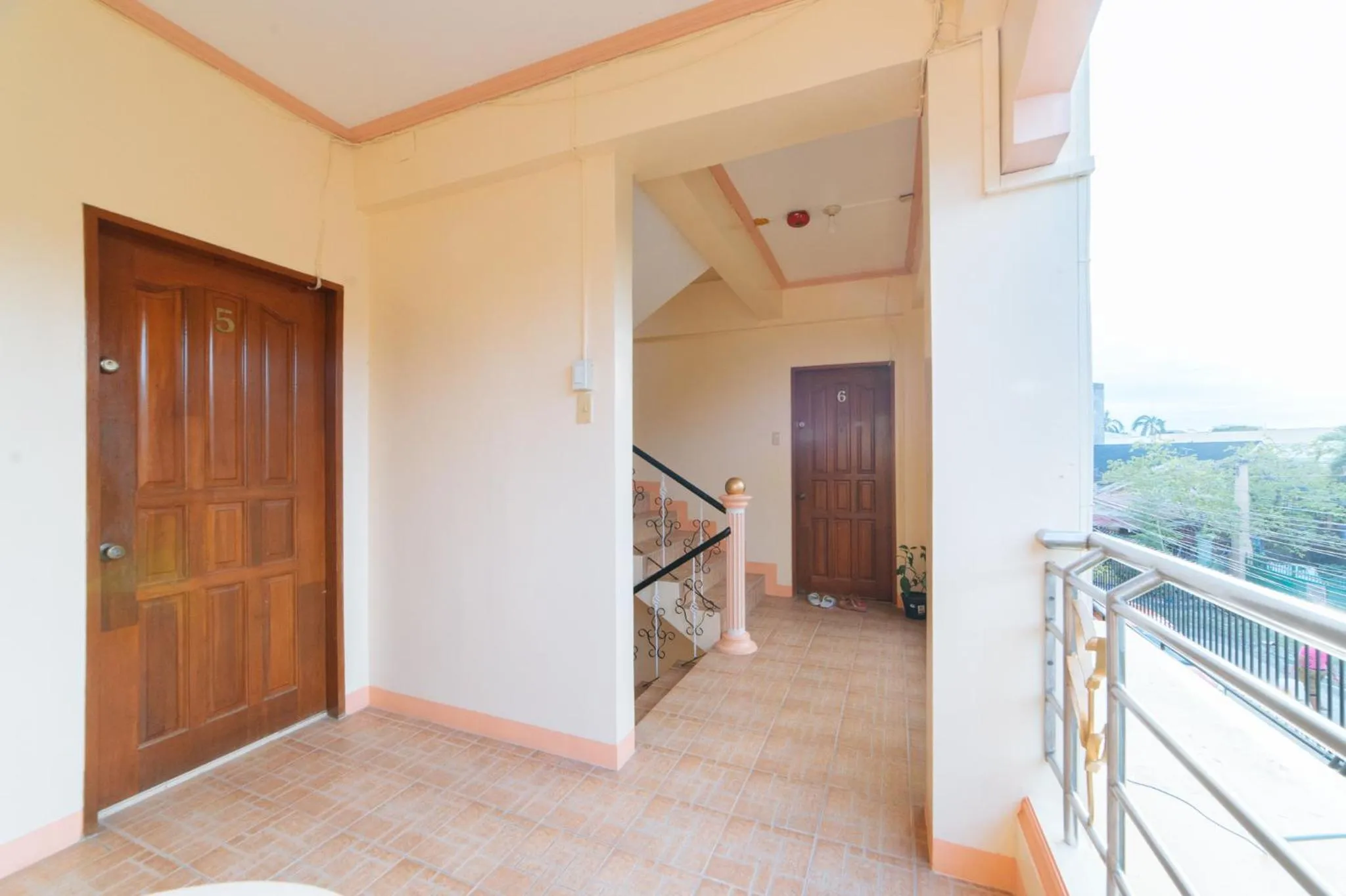 Balcony/Terrace in RedDoorz @ Q Abeto Street Mandurriao