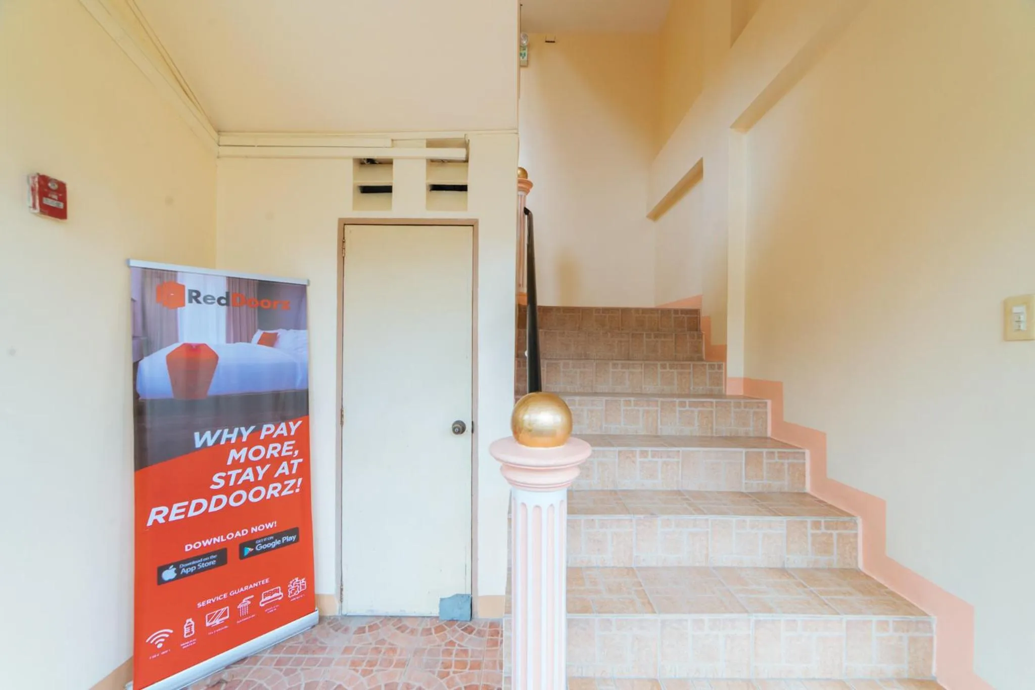 Property logo or sign in RedDoorz @ Q Abeto Street Mandurriao