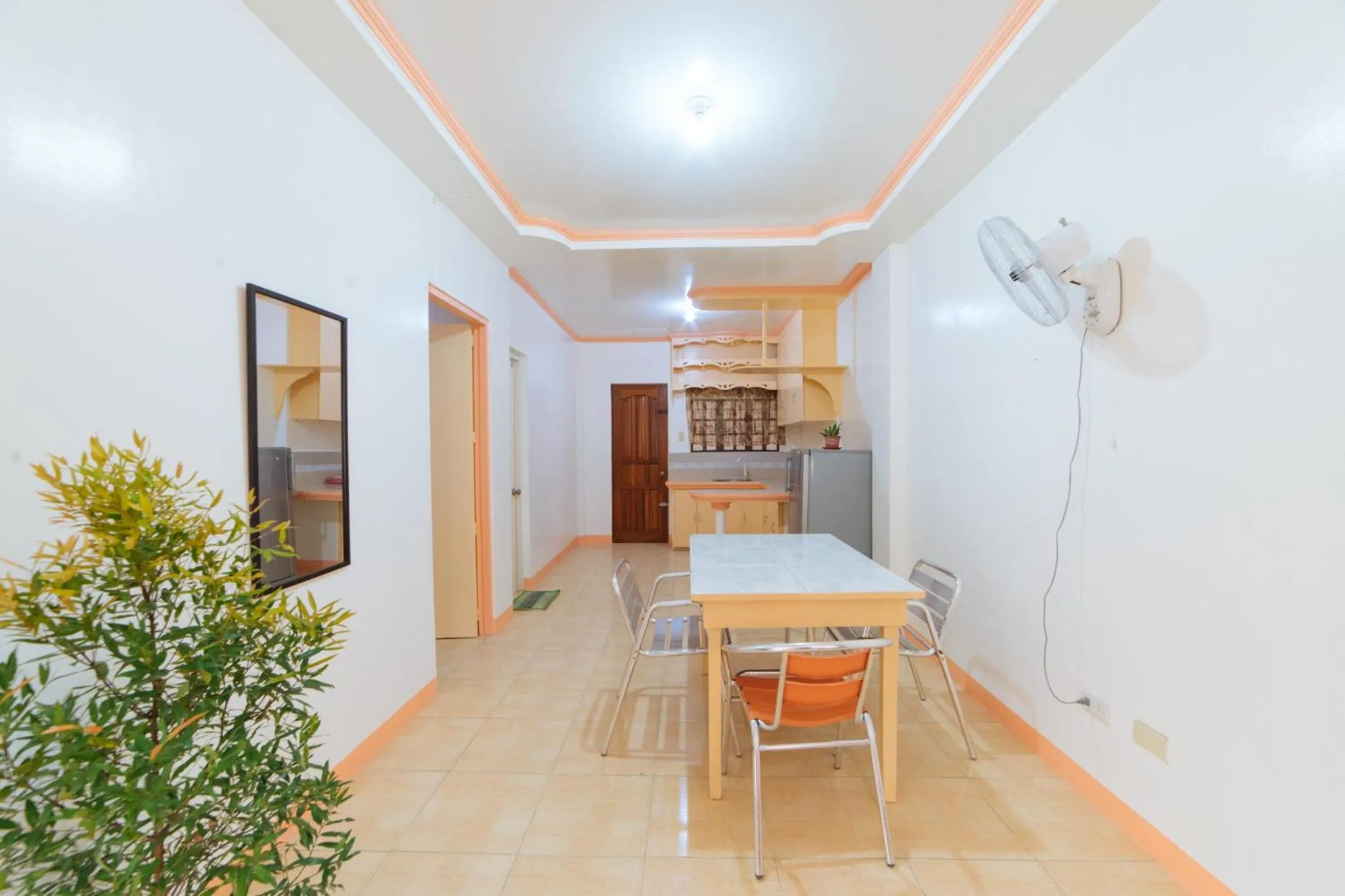 Dining area in RedDoorz @ Q Abeto Street Mandurriao