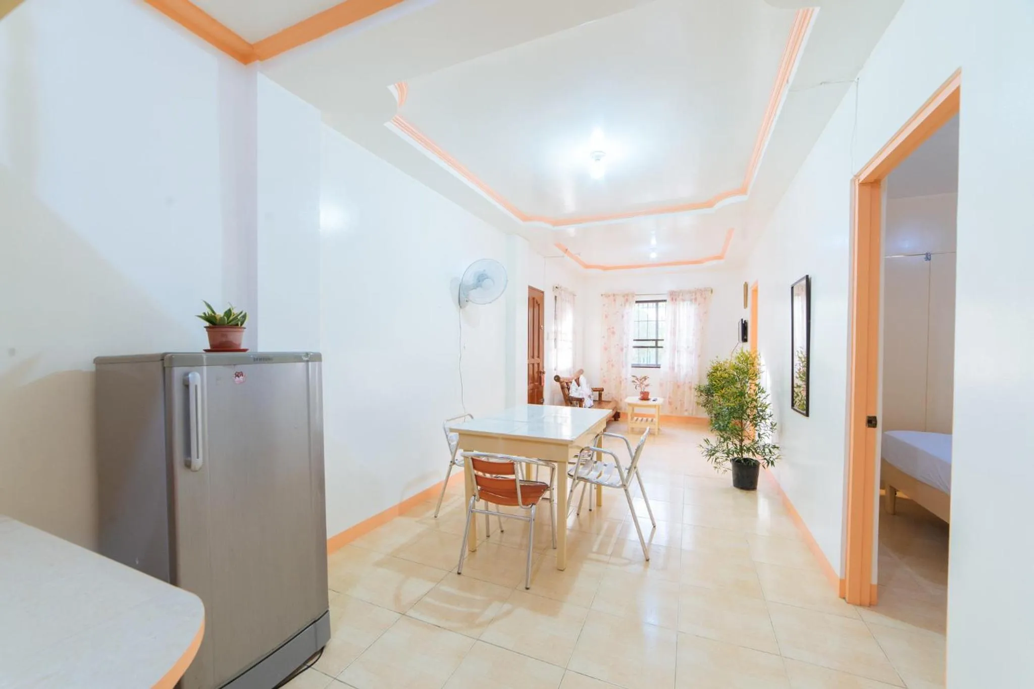 Dining area in RedDoorz @ Q Abeto Street Mandurriao