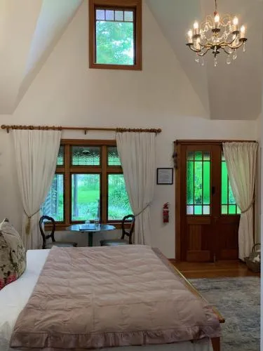 Quail Farm, Colonial charm