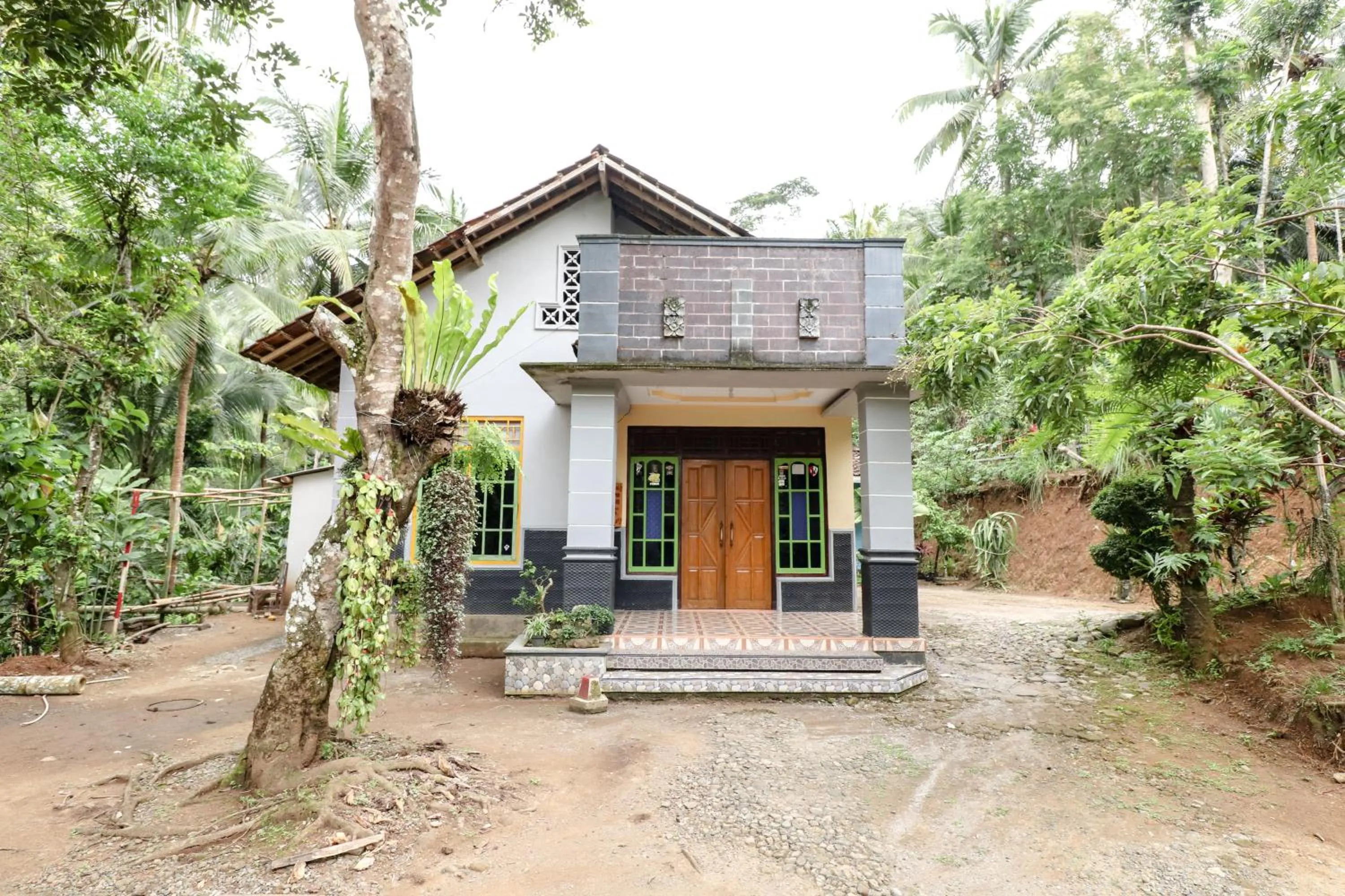 Property building in Jemakir Homestay