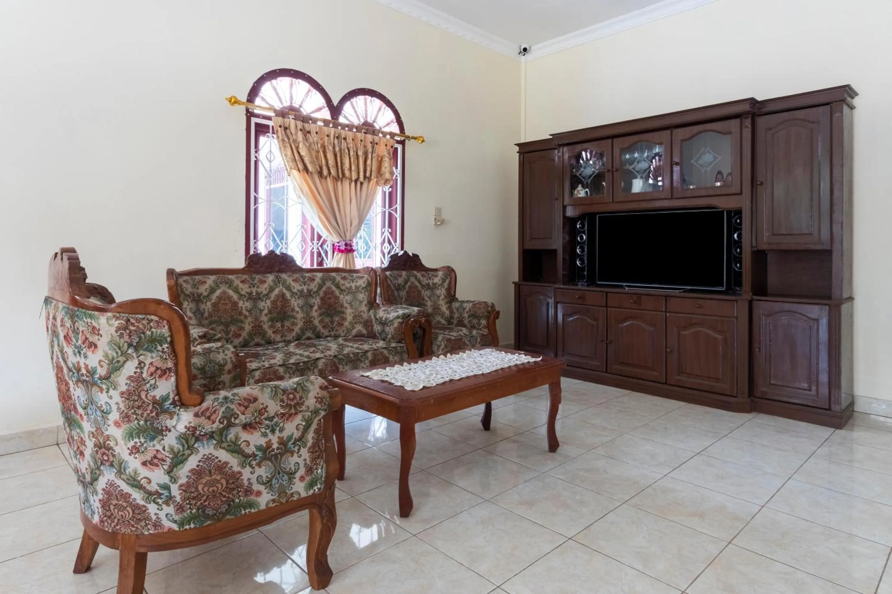 Lobby or reception in RedDoorz at Samuel Homestay Pematangsiantar