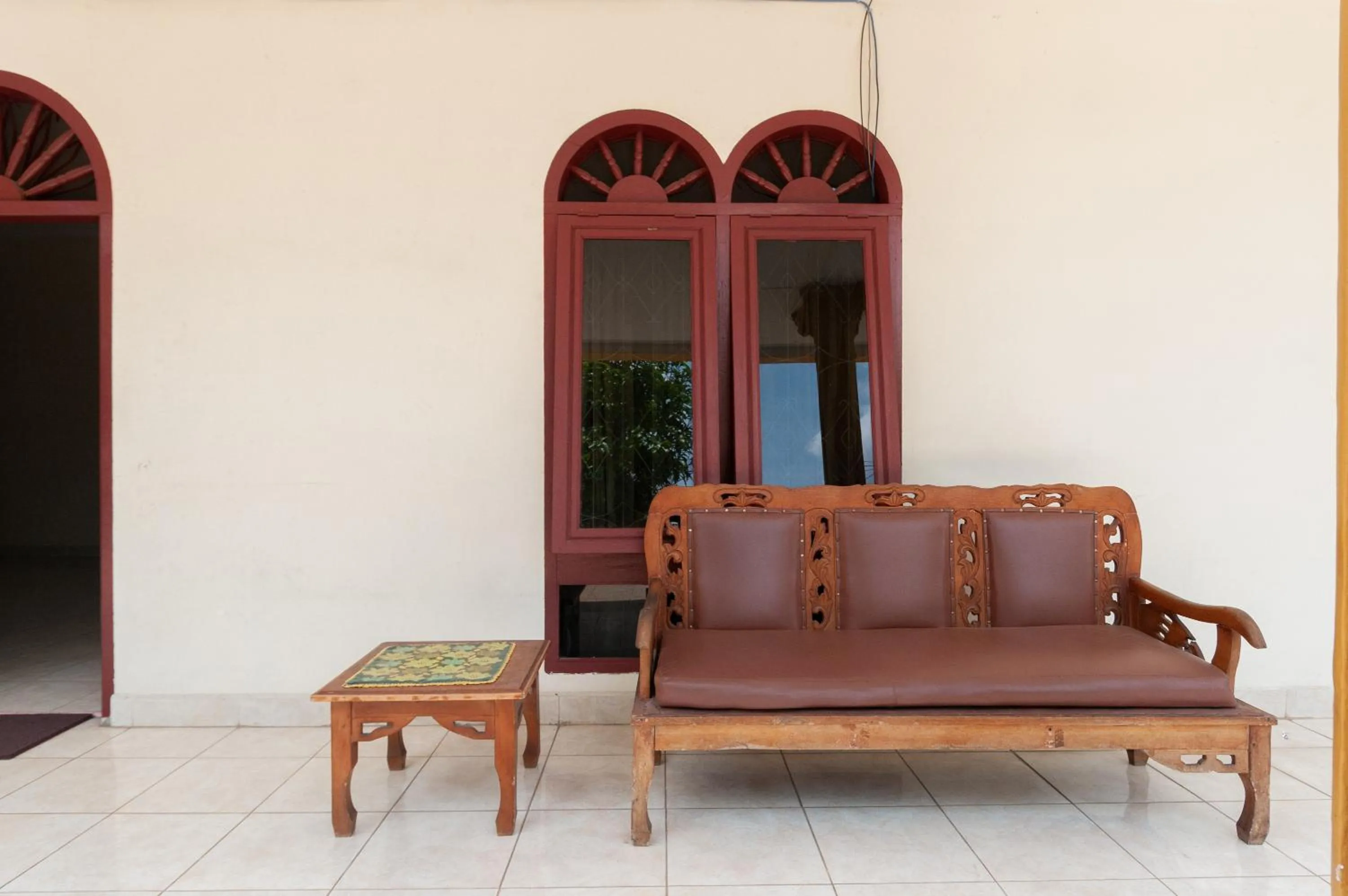 Seating area in RedDoorz at Samuel Homestay Pematangsiantar